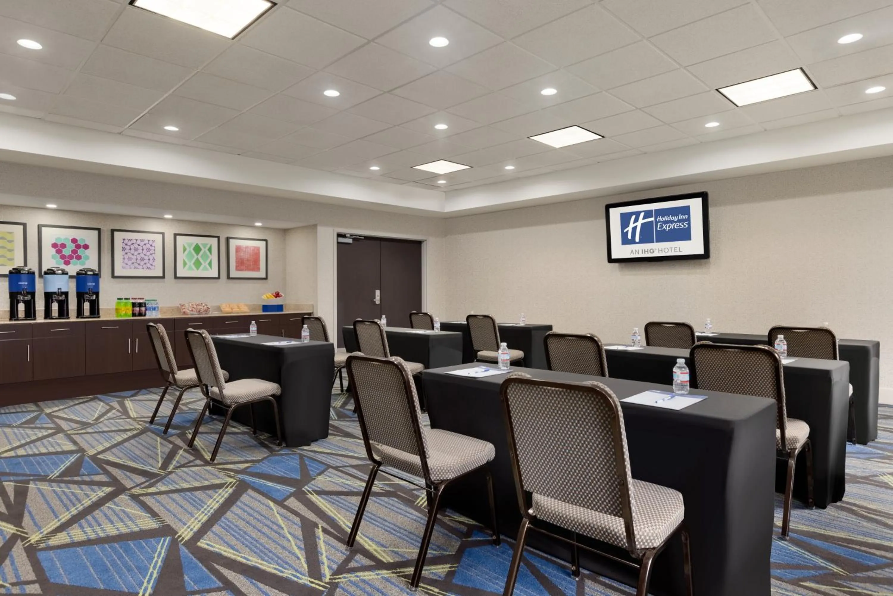 TV and multimedia in Holiday Inn Express Hotel & Suites Opelika Auburn by IHG