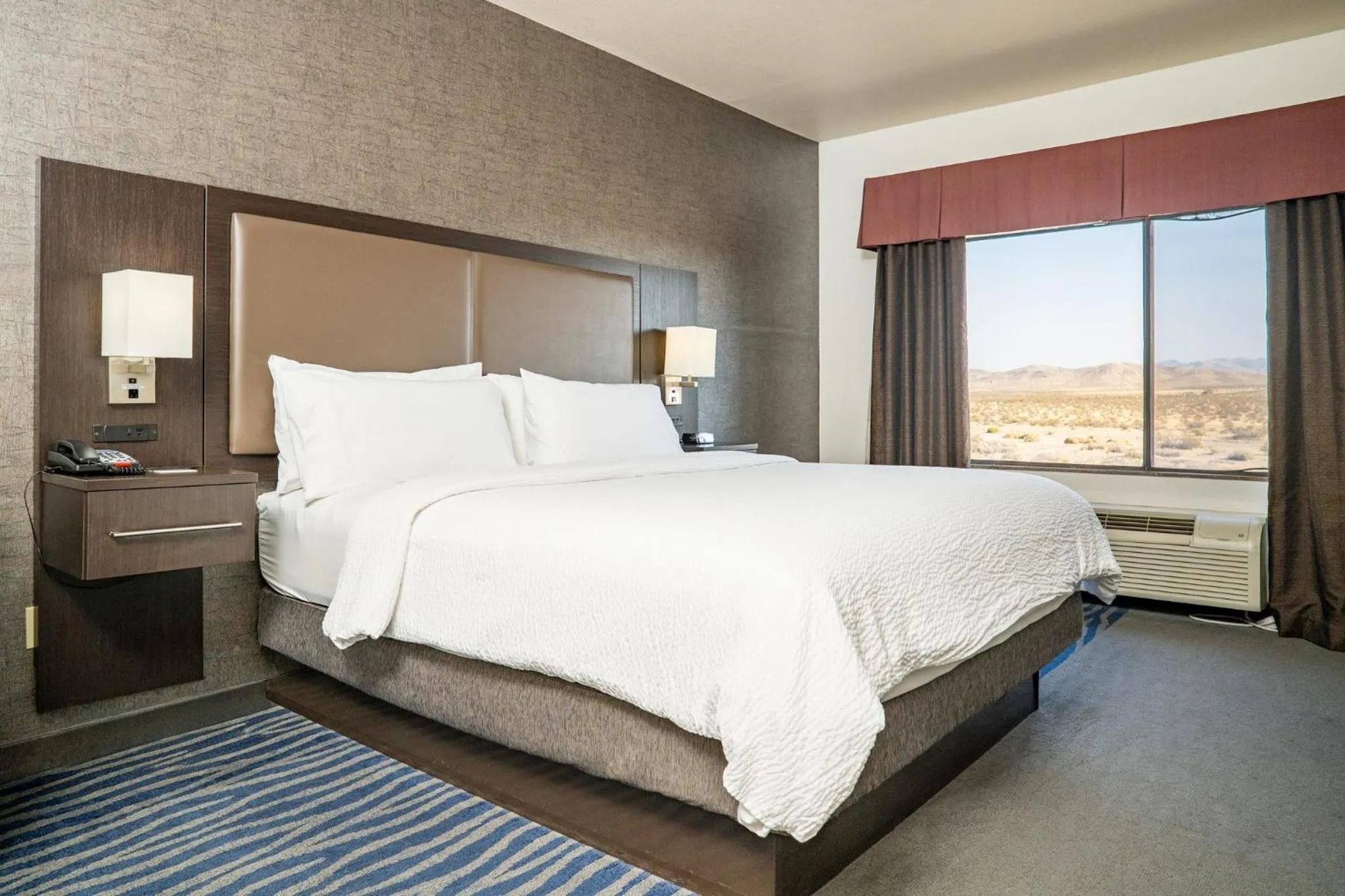 Photo of the whole room, Bed in Holiday Inn Express Hotel & Suites Barstow by IHG