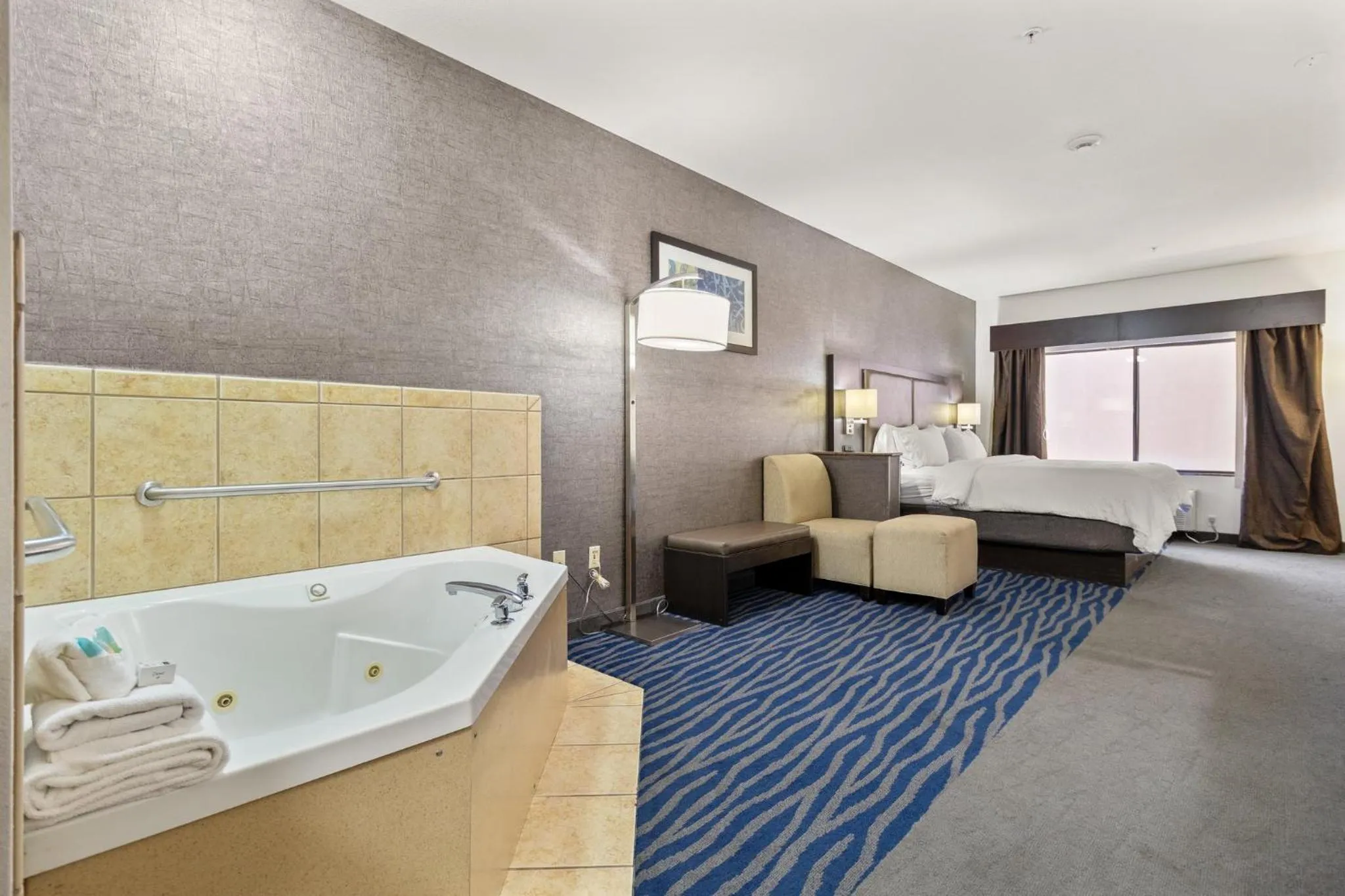 Photo of the whole room in Holiday Inn Express Hotel & Suites Barstow by IHG