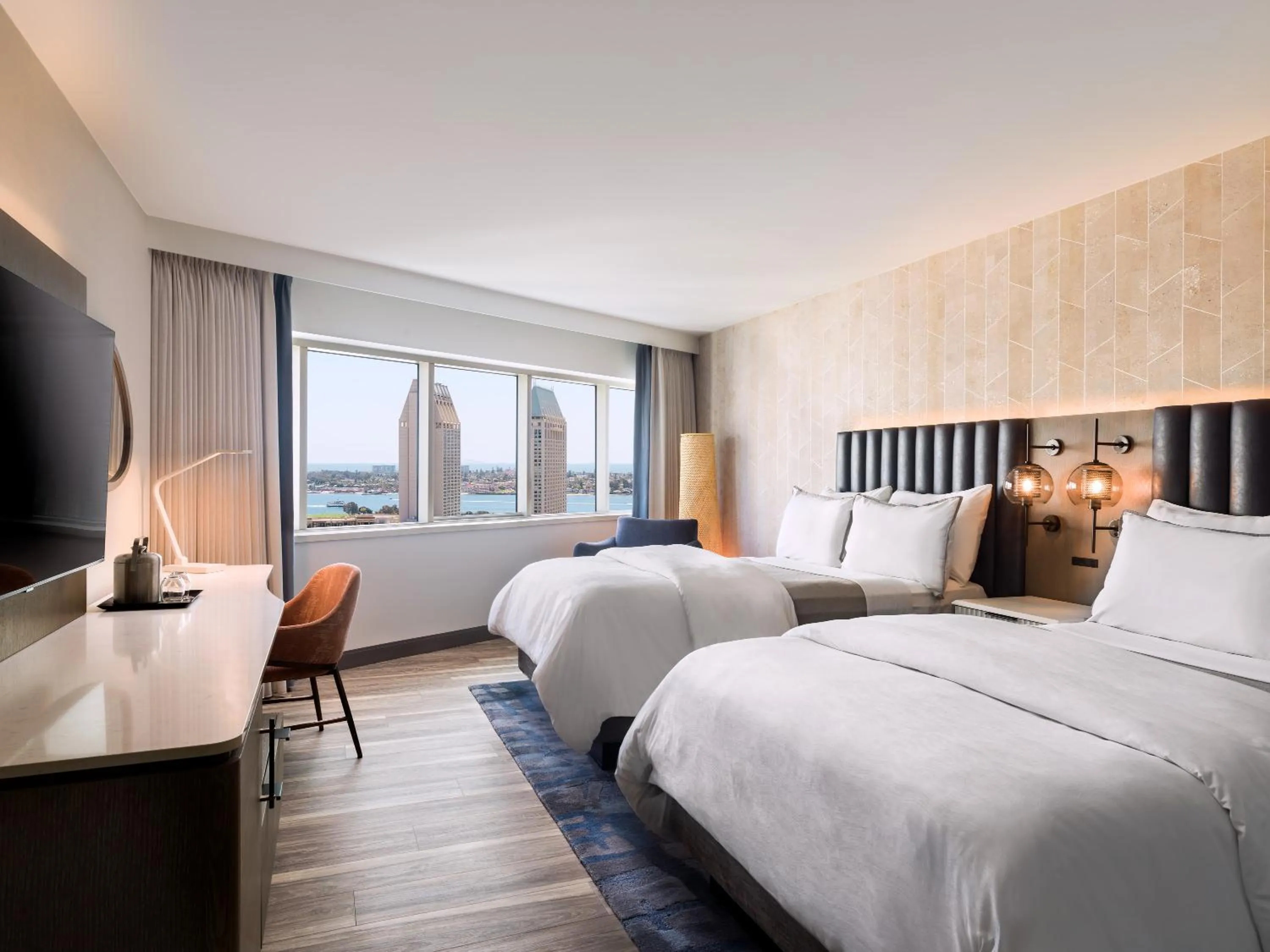 Bed in The Westin San Diego Bayview