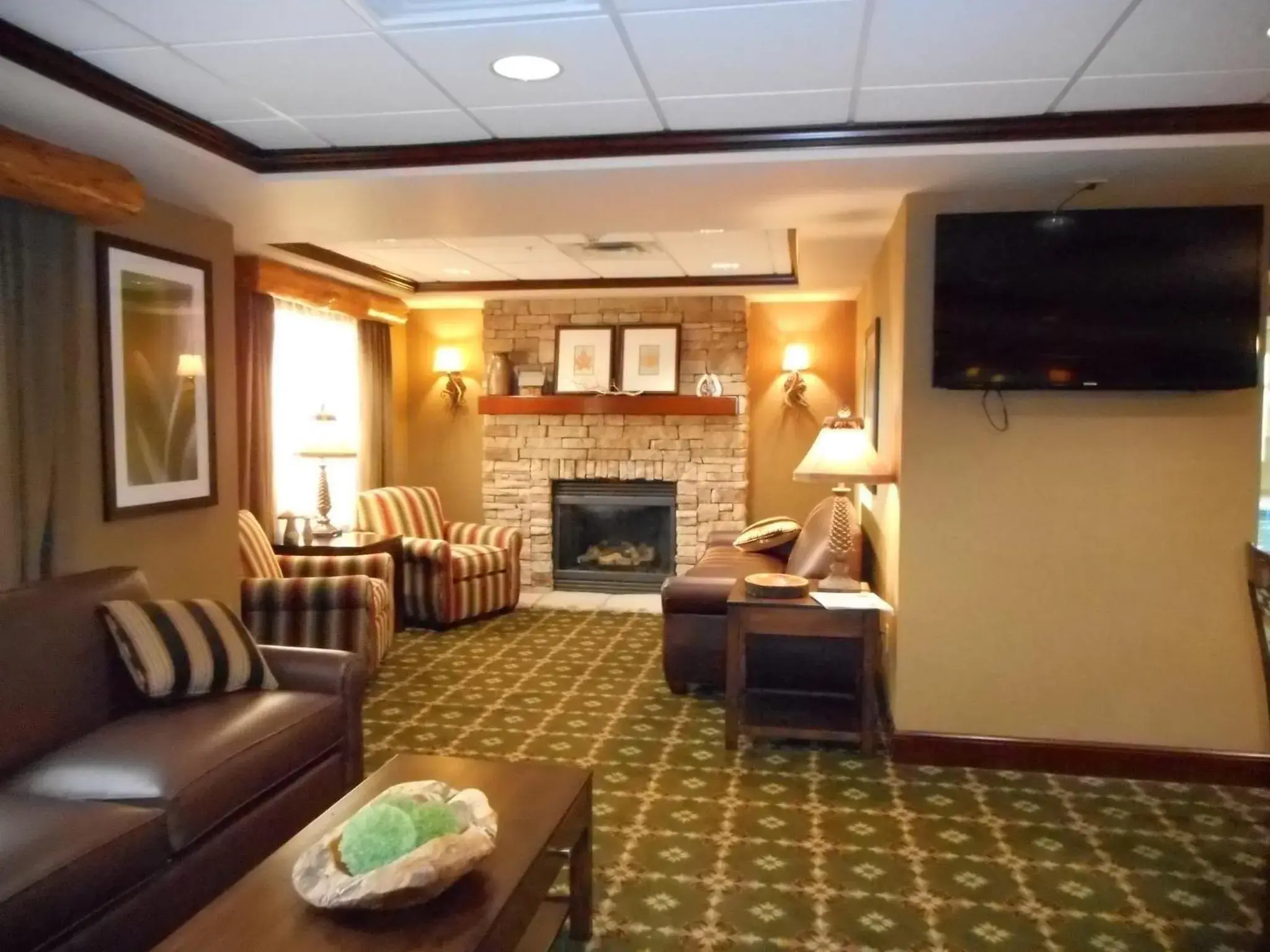 Property building in Holiday Inn Express Hocking Hills-Logan by IHG Property building in Holiday Inn Express Hocking Hills-Logan by IHG