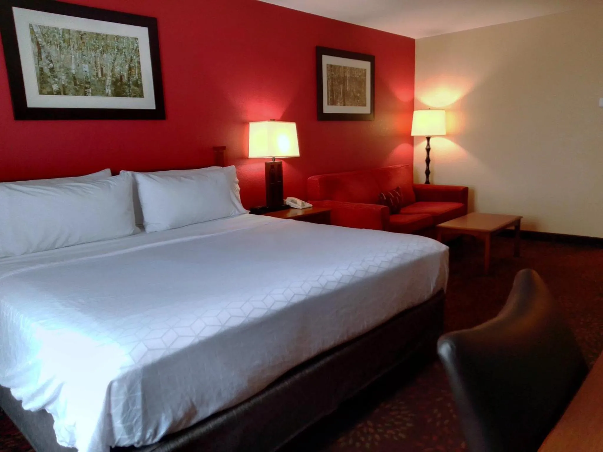 Photo of the whole room, Bed in Holiday Inn Express Hocking Hills-Logan by IHG