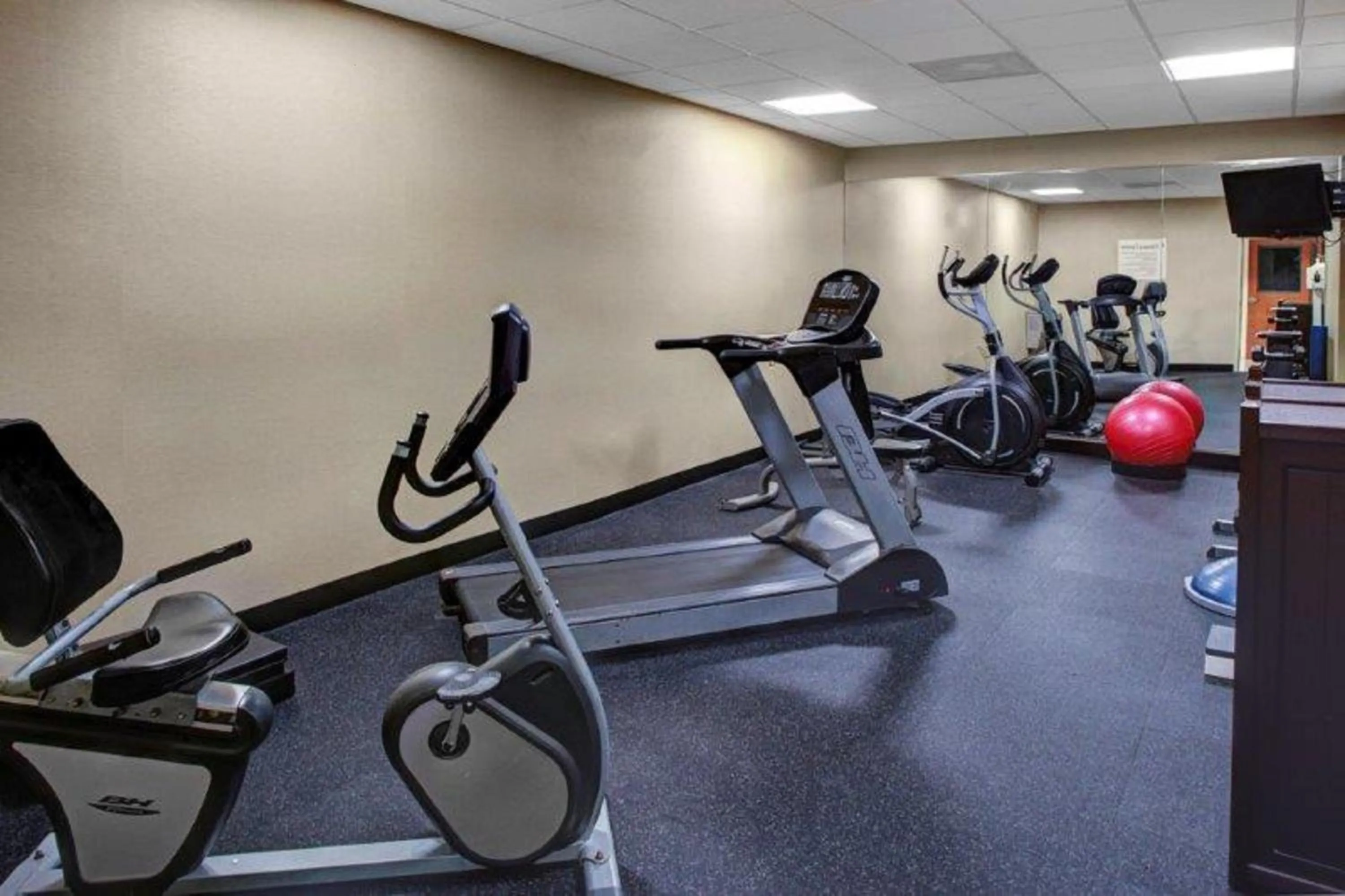 Fitness centre/facilities in Holiday Inn Express Ashland by IHG