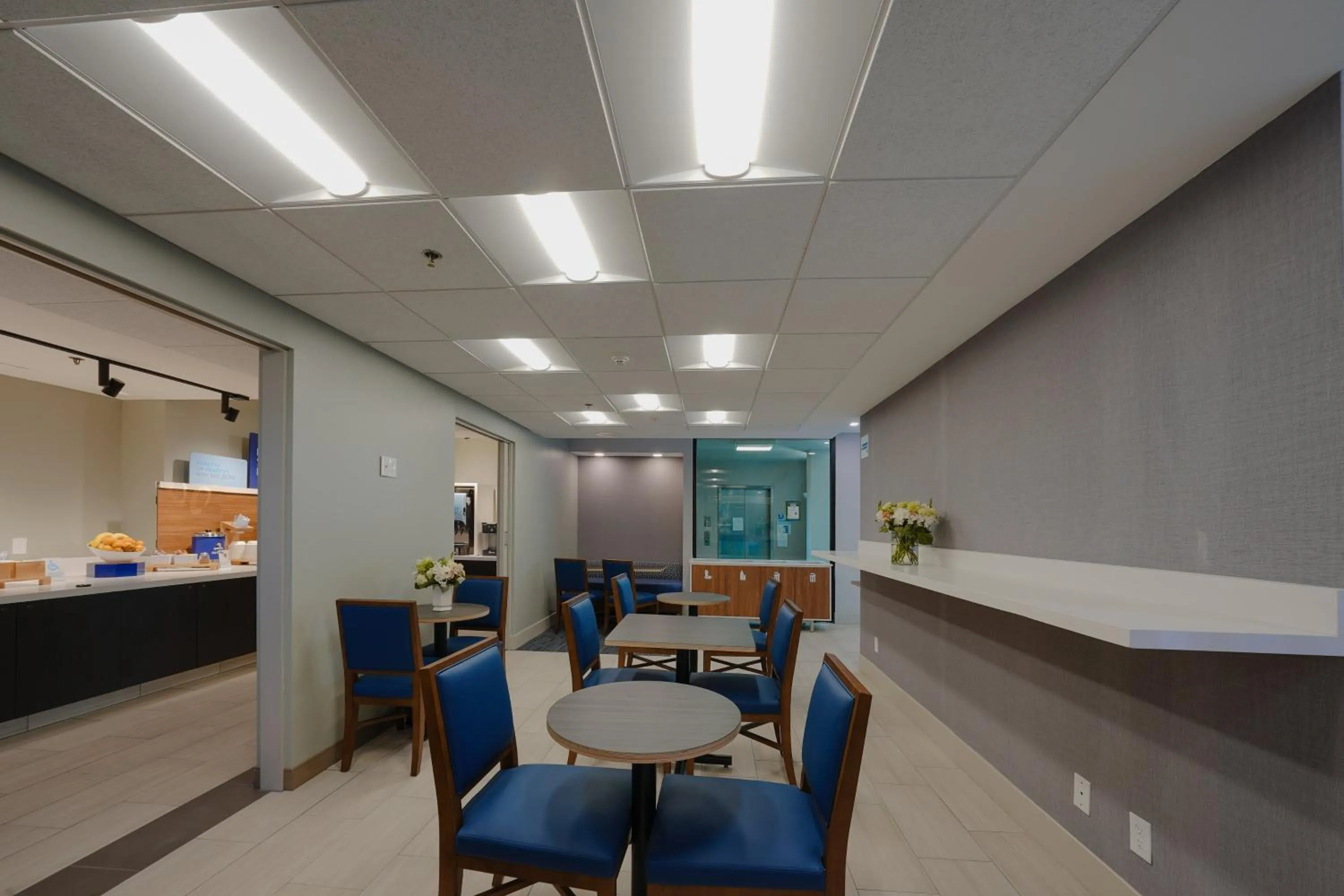 Breakfast in Holiday Inn Express & Suites Santa Clara - Silicon Valley by IHG