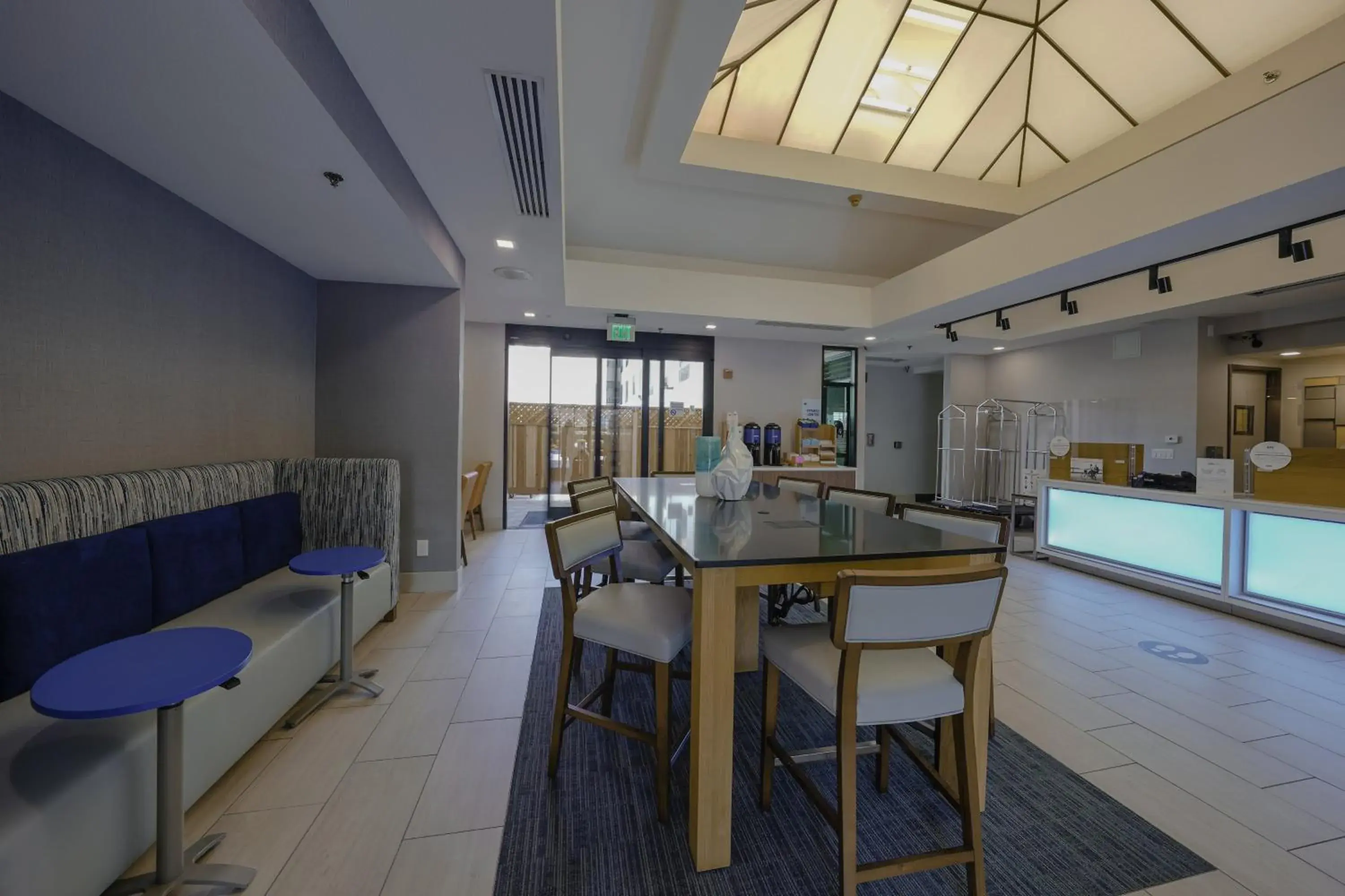 Property building in Holiday Inn Express & Suites Santa Clara - Silicon Valley by IHG Property building in Holiday Inn Express & Suites Santa Clara - Silicon Valley by IHG