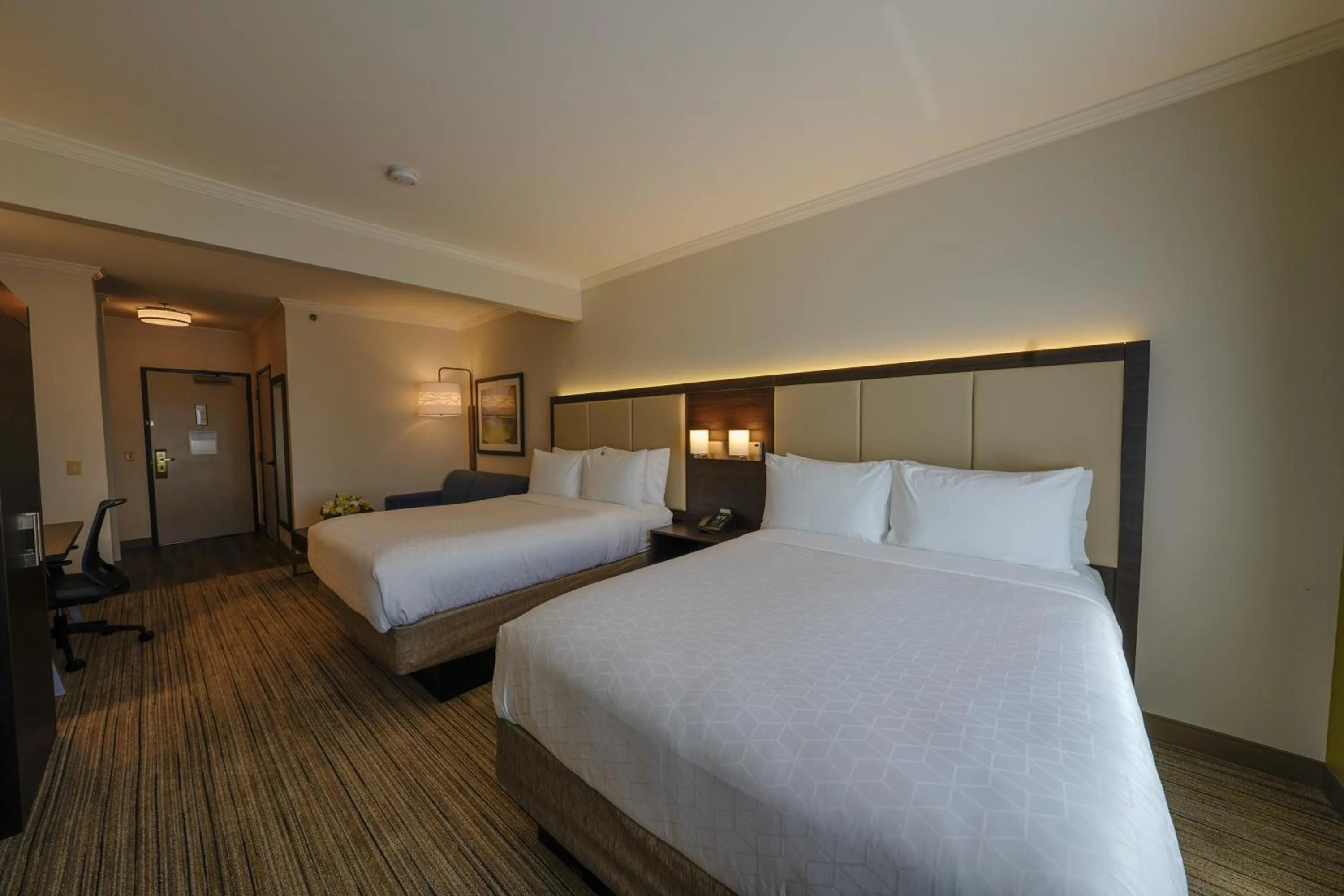 Photo of the whole room, Bed in Holiday Inn Express & Suites Santa Clara - Silicon Valley by IHG
