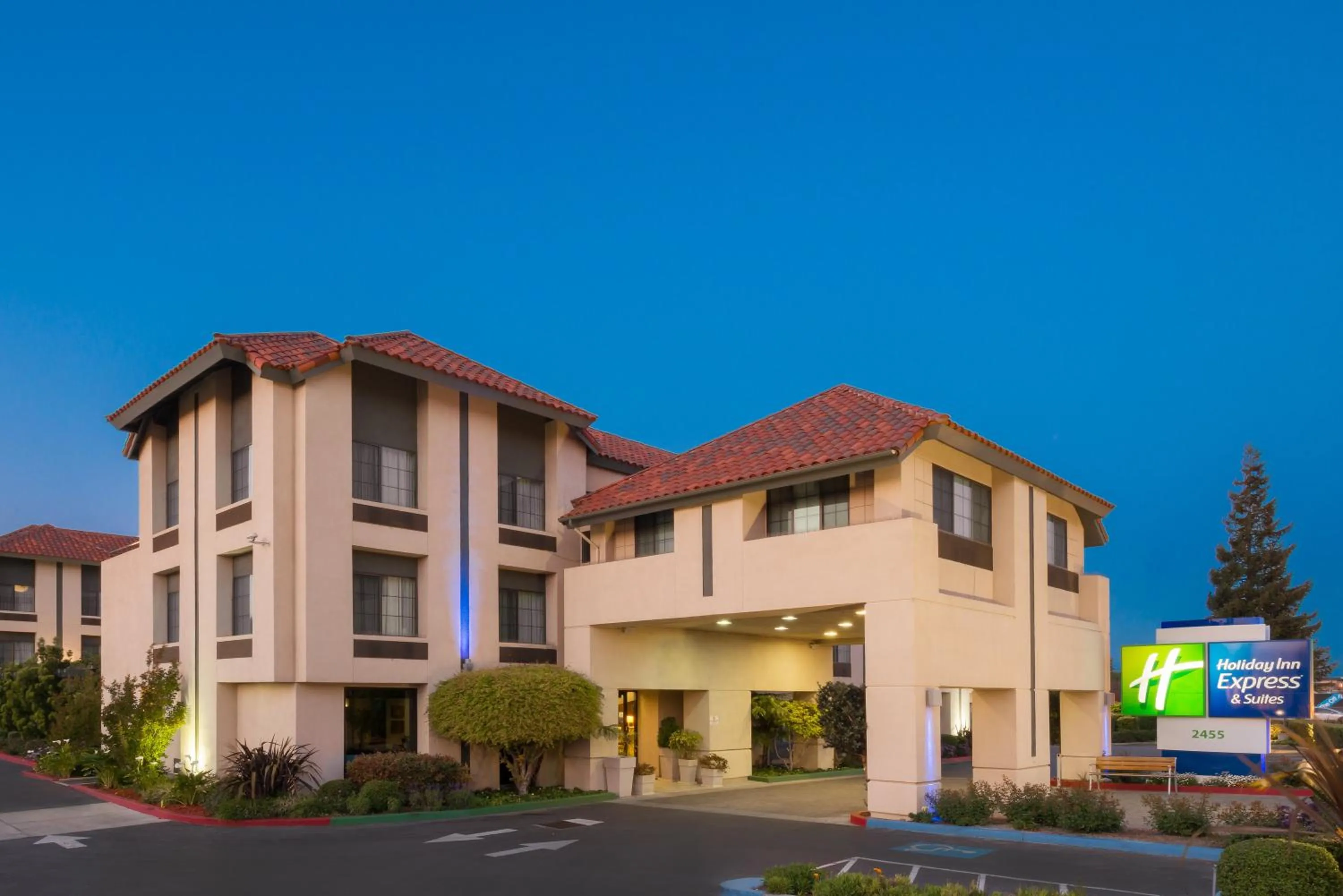 Property building in Holiday Inn Express & Suites Santa Clara - Silicon Valley by IHG