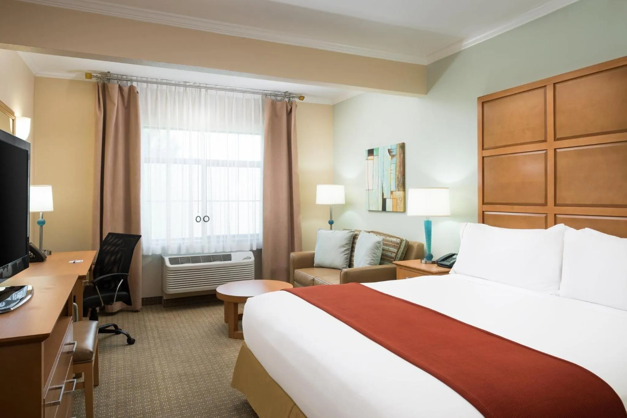 Photo of the whole room, Bed in Holiday Inn Express & Suites Santa Clara - Silicon Valley by IHG