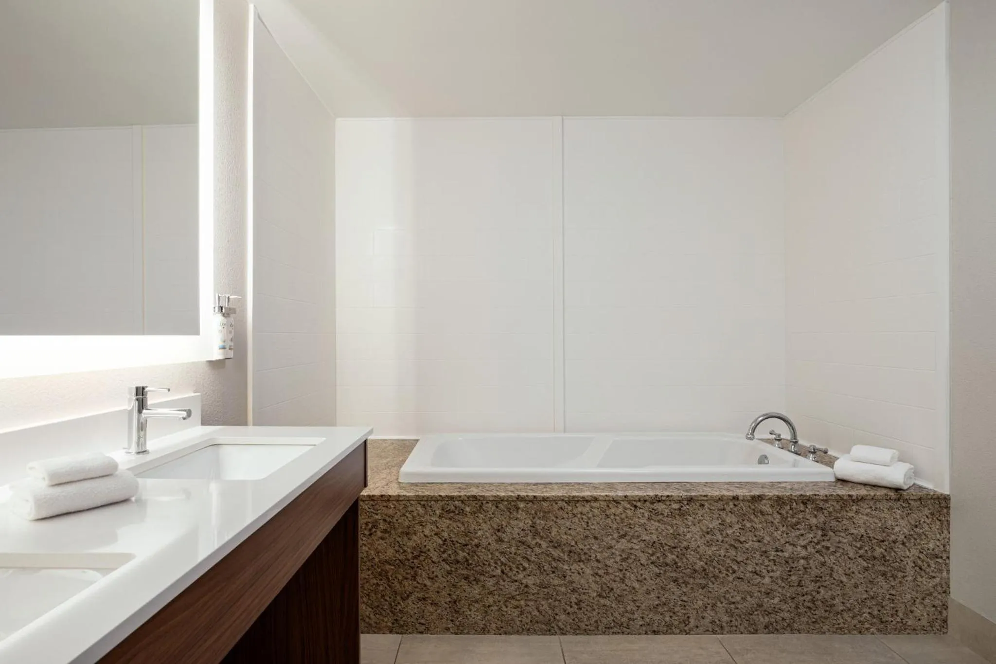 Photo of the whole room in Holiday Inn Express & Suites Lexington North West-The Vineyard by IHG