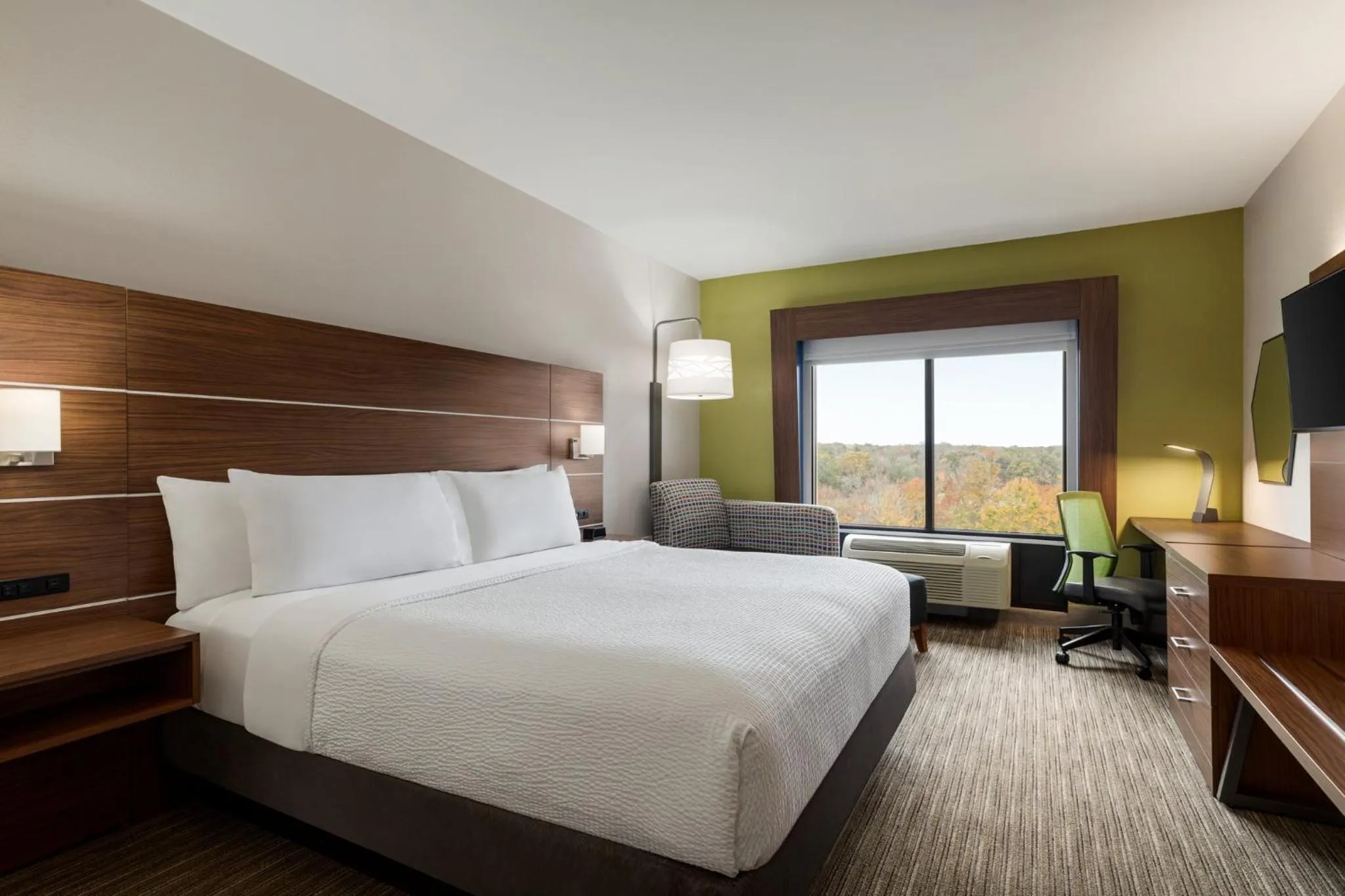 Photo of the whole room, Bed in Holiday Inn Express & Suites Lexington North West-The Vineyard by IHG