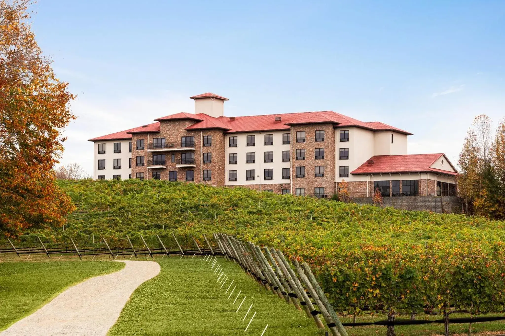 Property building in Holiday Inn Express & Suites Lexington North West-The Vineyard by IHG Property building in Holiday Inn Express & Suites Lexington North West-The Vineyard by IHG