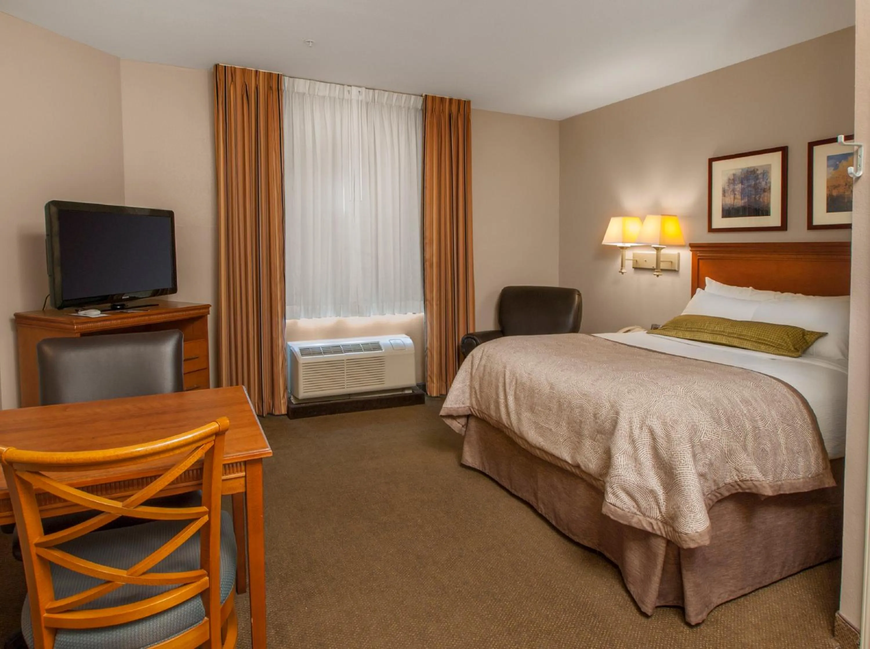 Photo of the whole room, Bed in Candlewood Suites Buffalo Amherst by IHG
