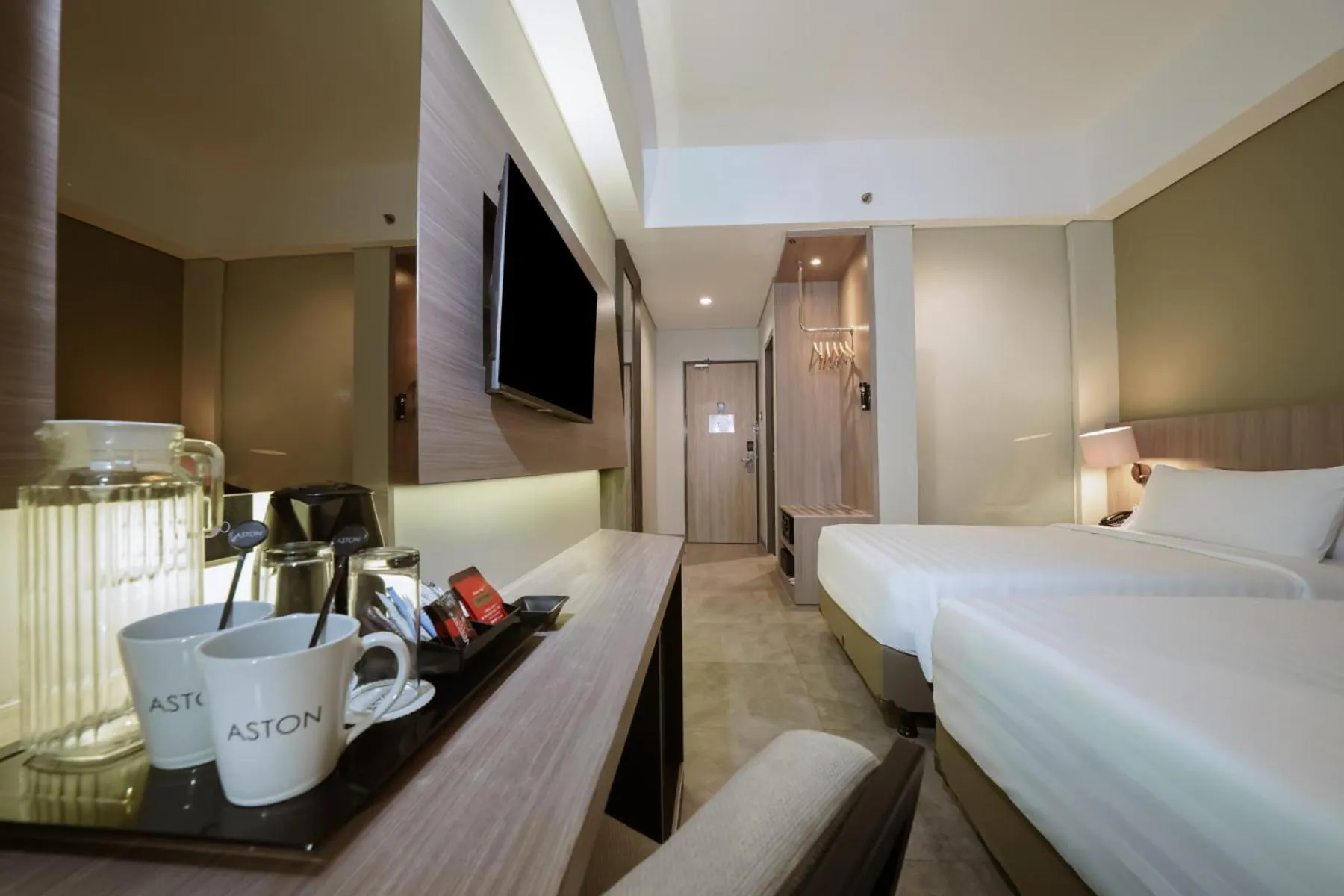 Bedroom, Bed in Aston Inn Mataram