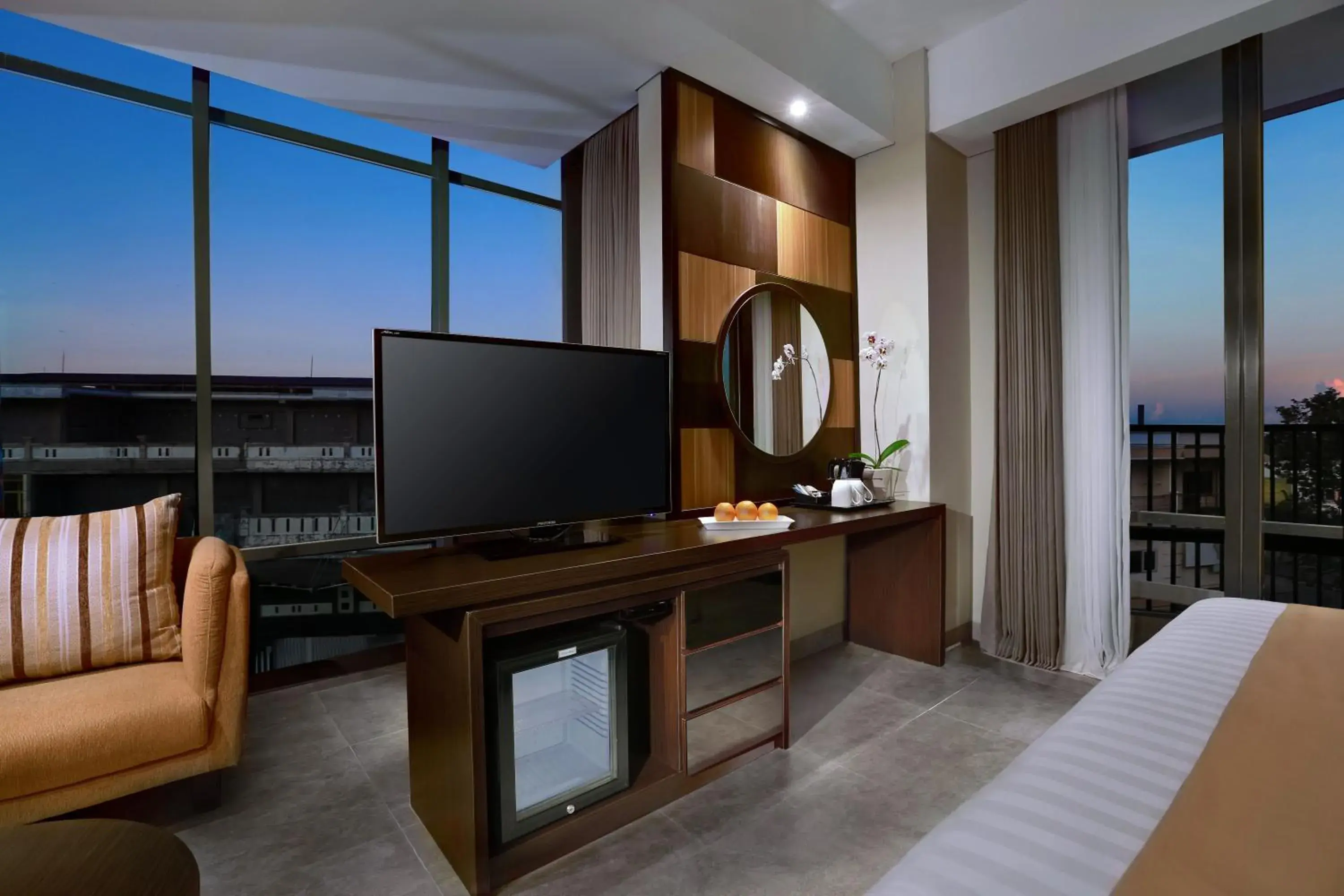 Bedroom, TV/Entertainment Center in ASTON Inn Mataram