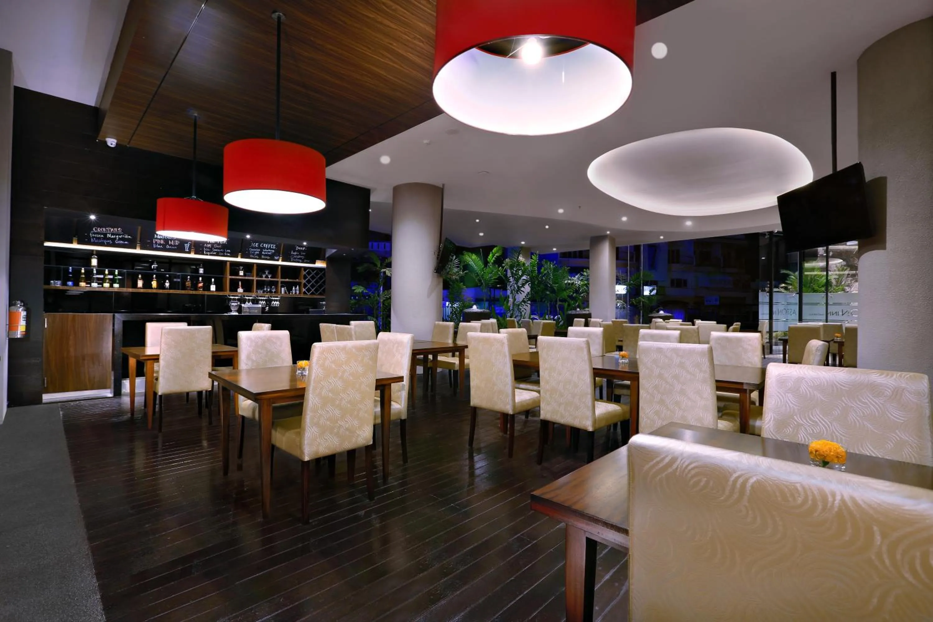 Restaurant/places to eat in Aston Inn Mataram
