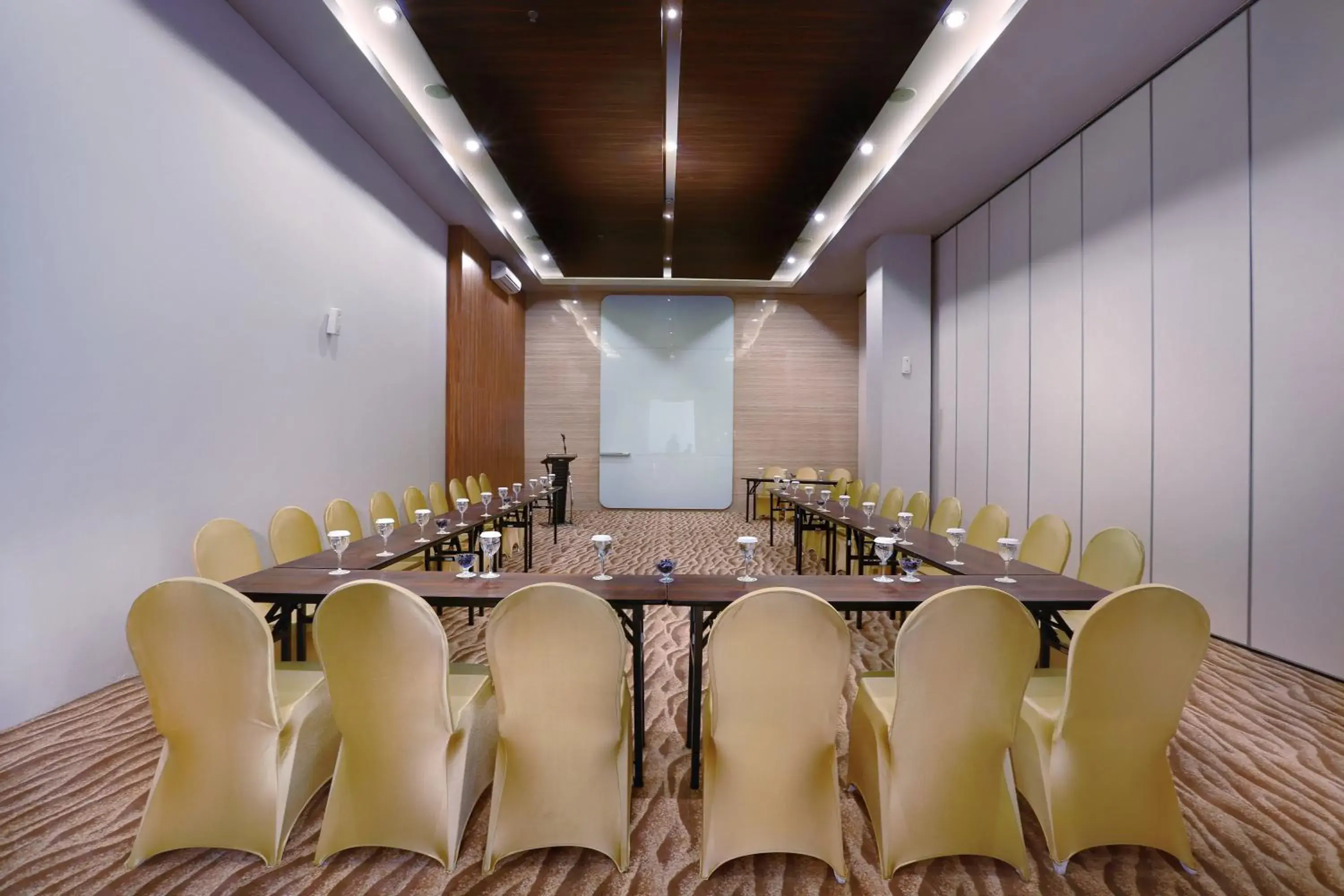 Meeting/conference room, Business Area/Conference Room in ASTON Inn Mataram