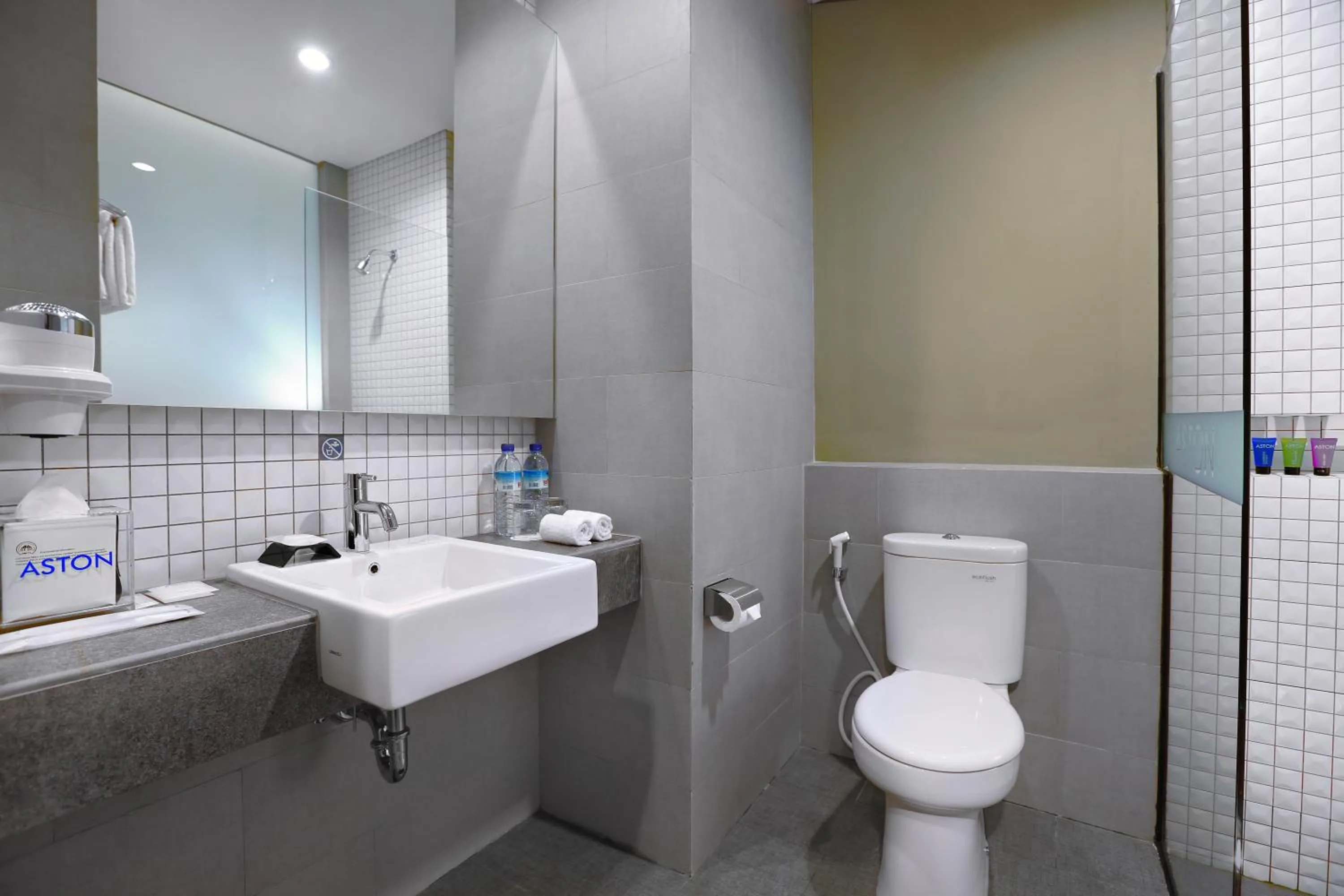 Bathroom in Aston Inn Mataram