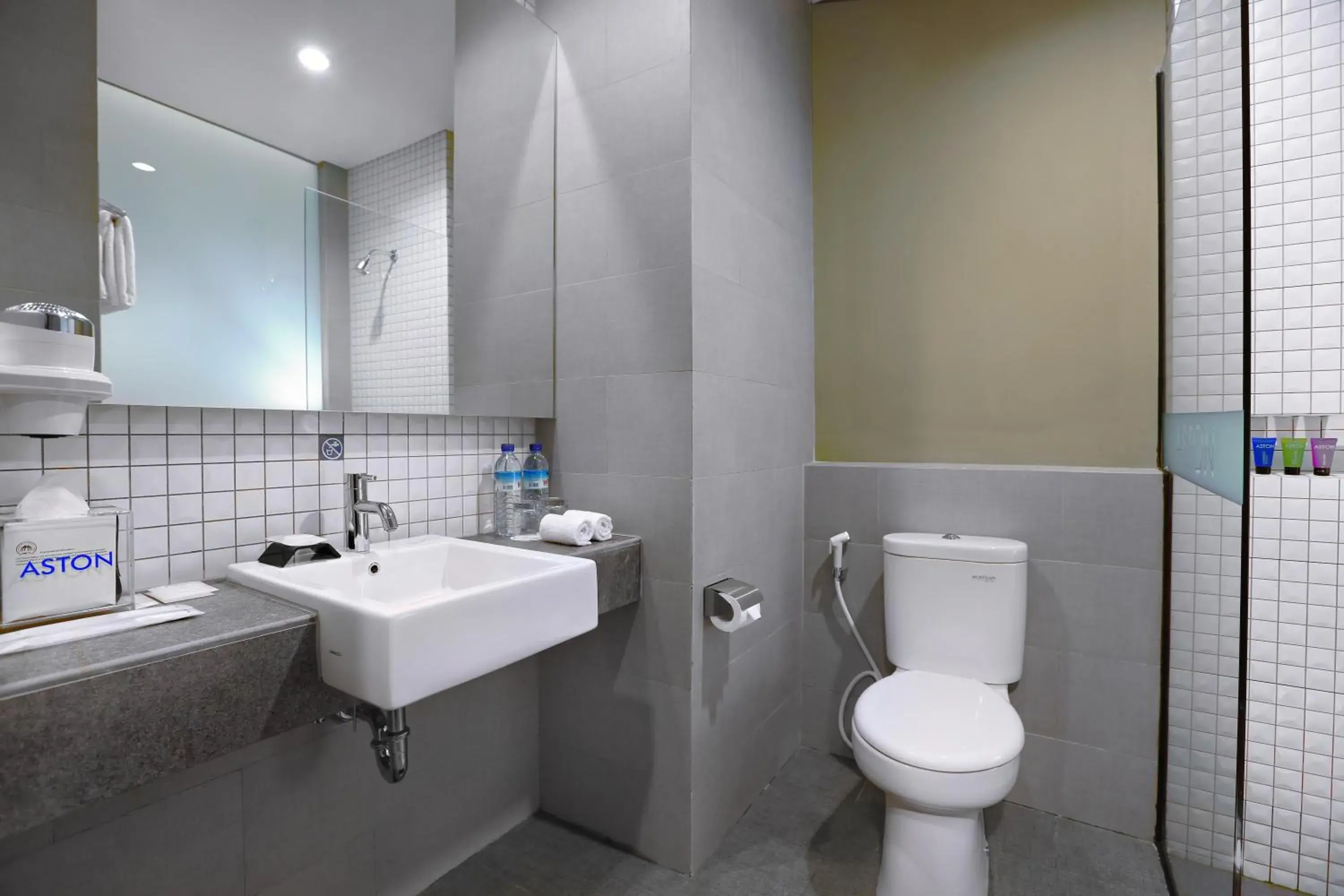 Bathroom in ASTON Inn Mataram