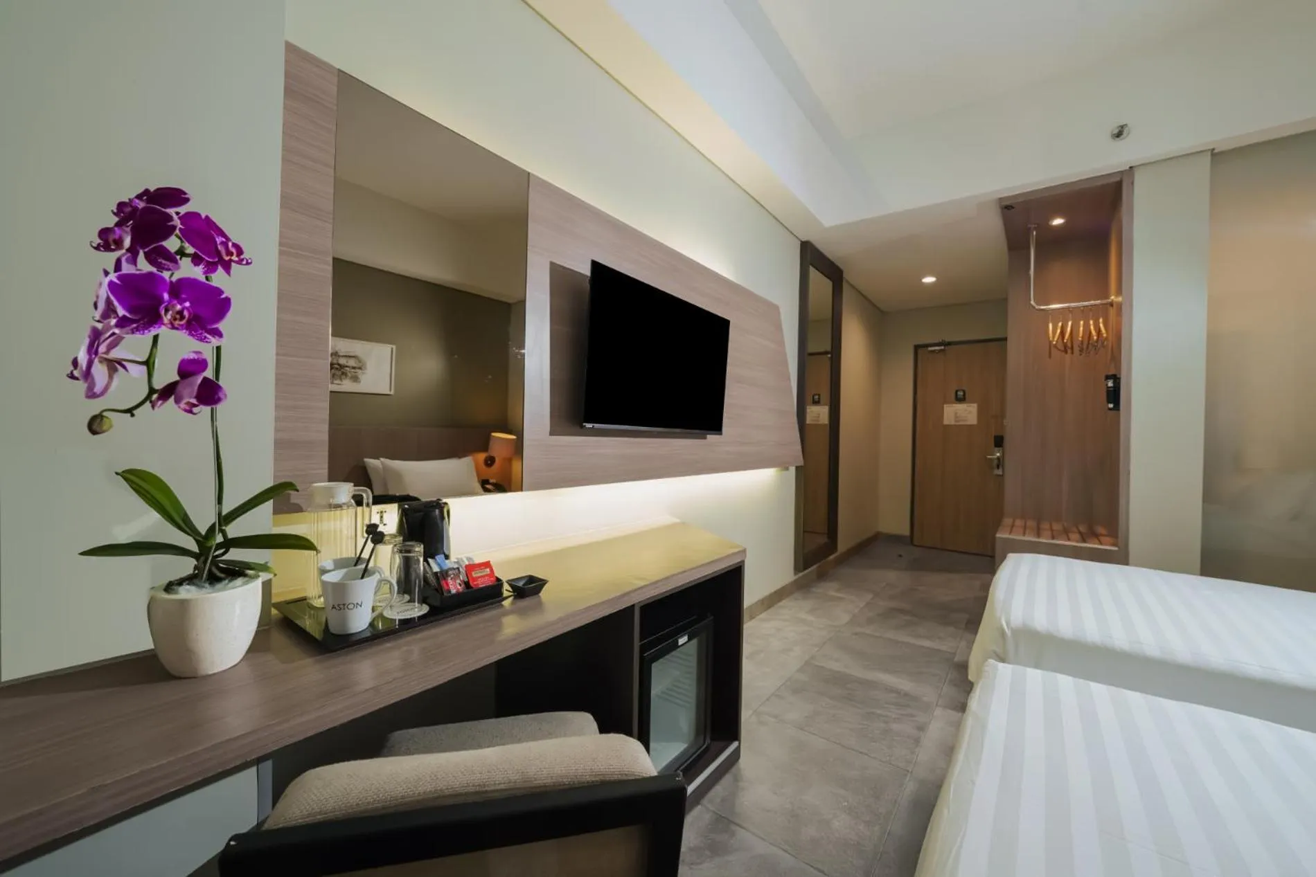 Bedroom, Bed in Aston Inn Mataram
