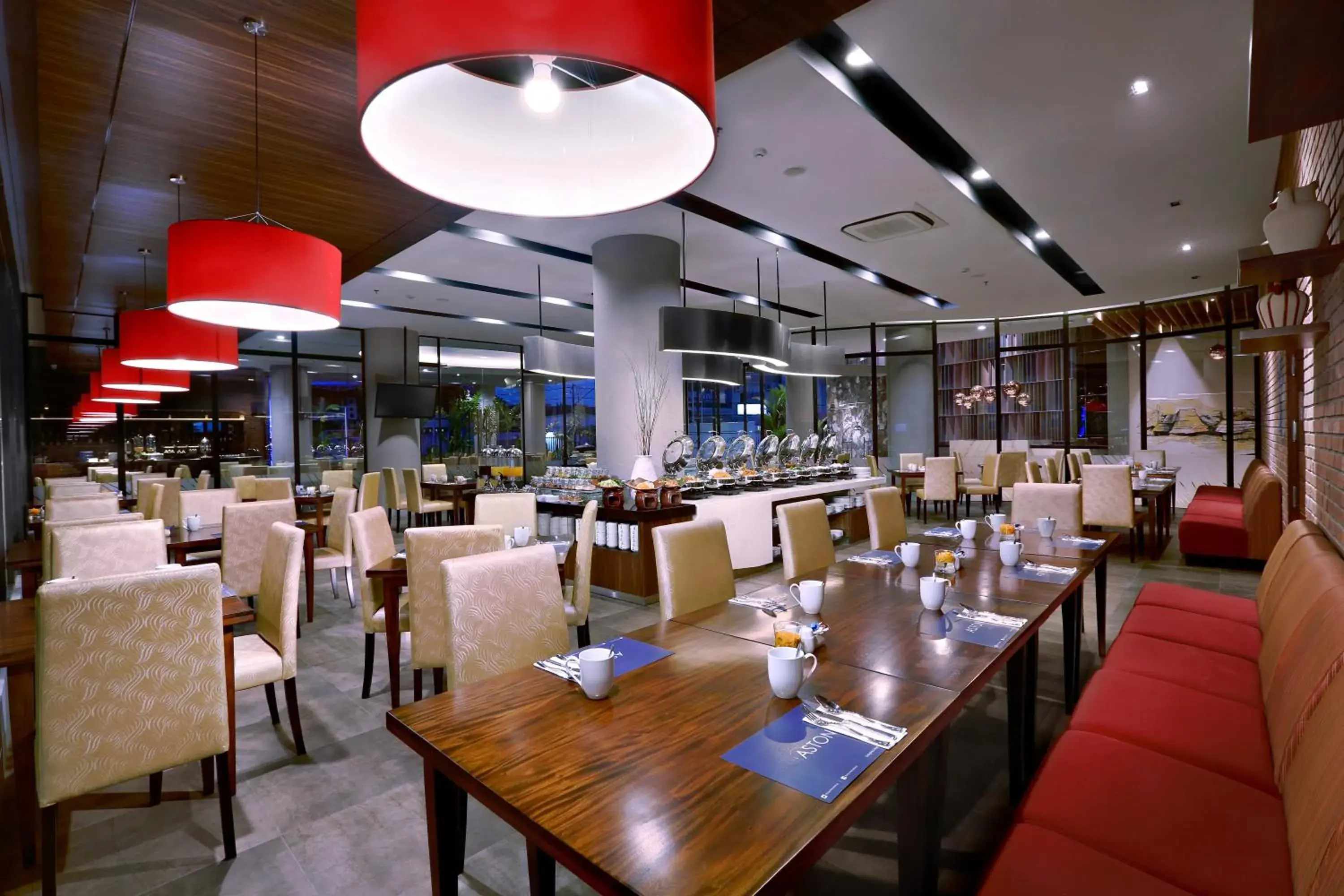 Restaurant/Places to Eat in ASTON Inn Mataram