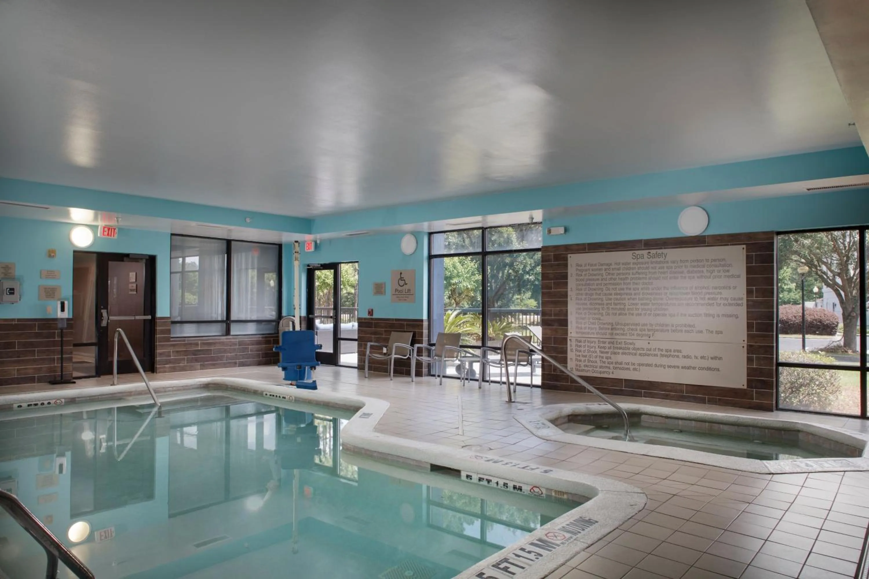 Swimming pool in SpringHill Suites by Marriott Savannah I-95 South