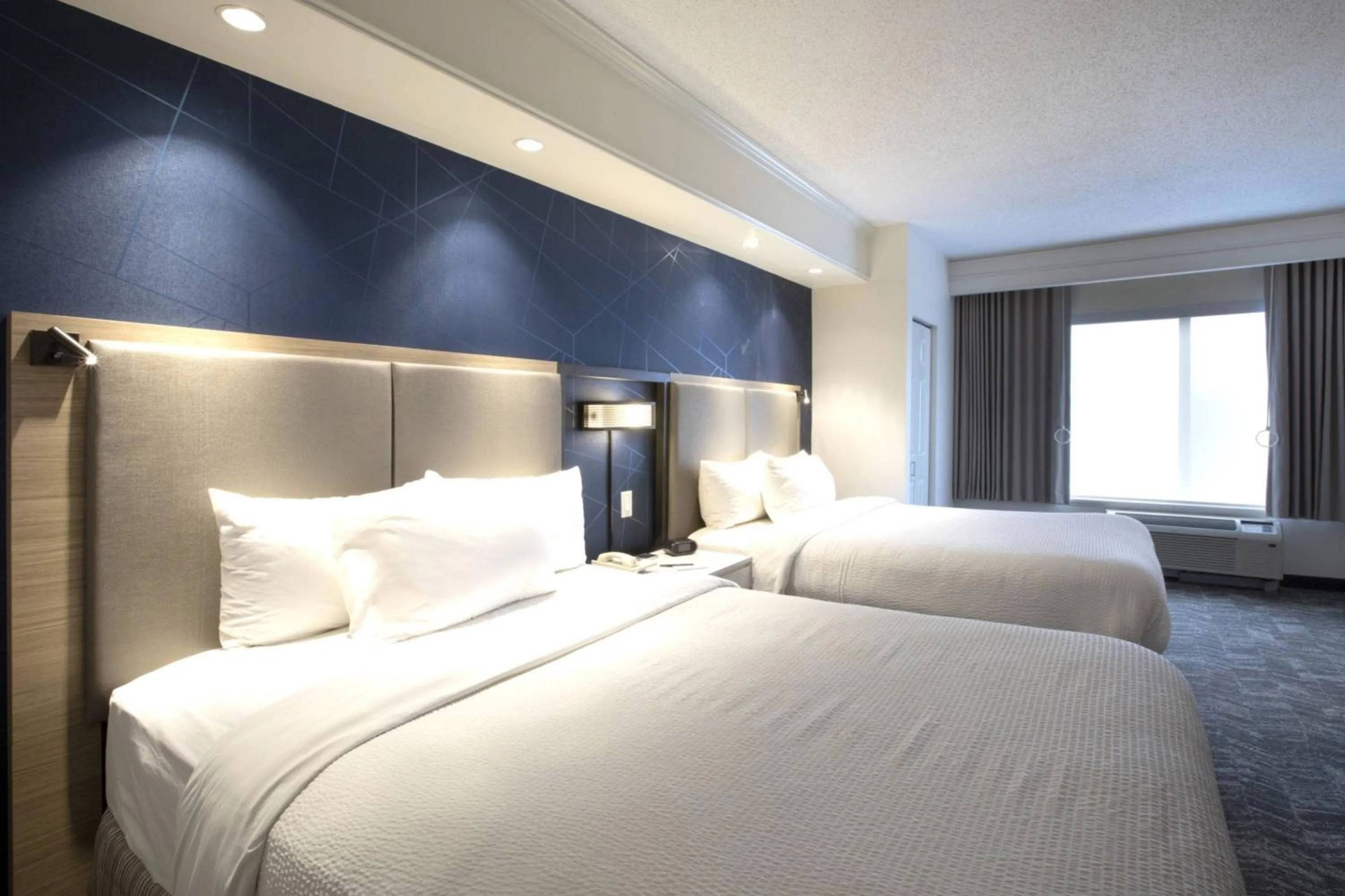 Photo of the whole room, Bed in SpringHill Suites by Marriott Savannah I-95 South