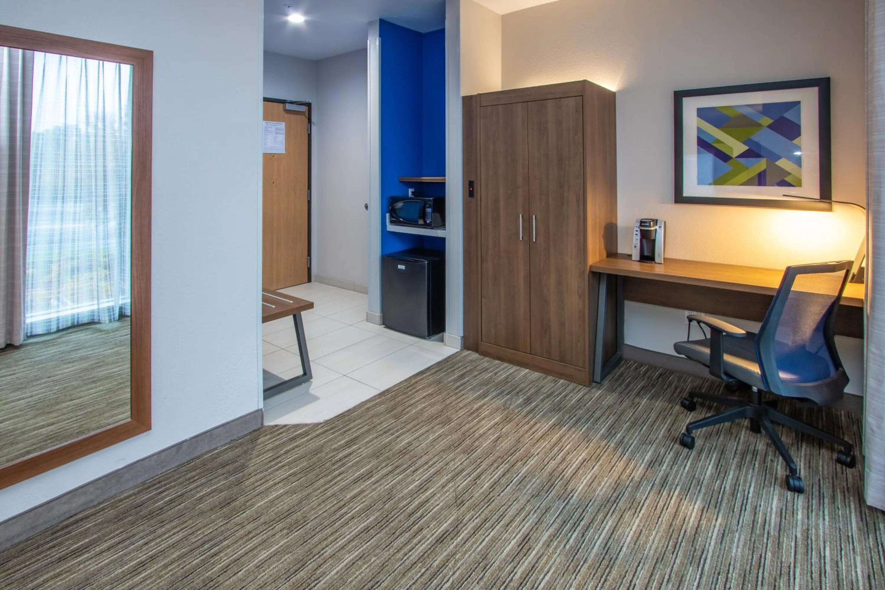 Photo of the whole room in Holiday Inn Express Hotel & Suites Roseville - Galleria Area by IHG