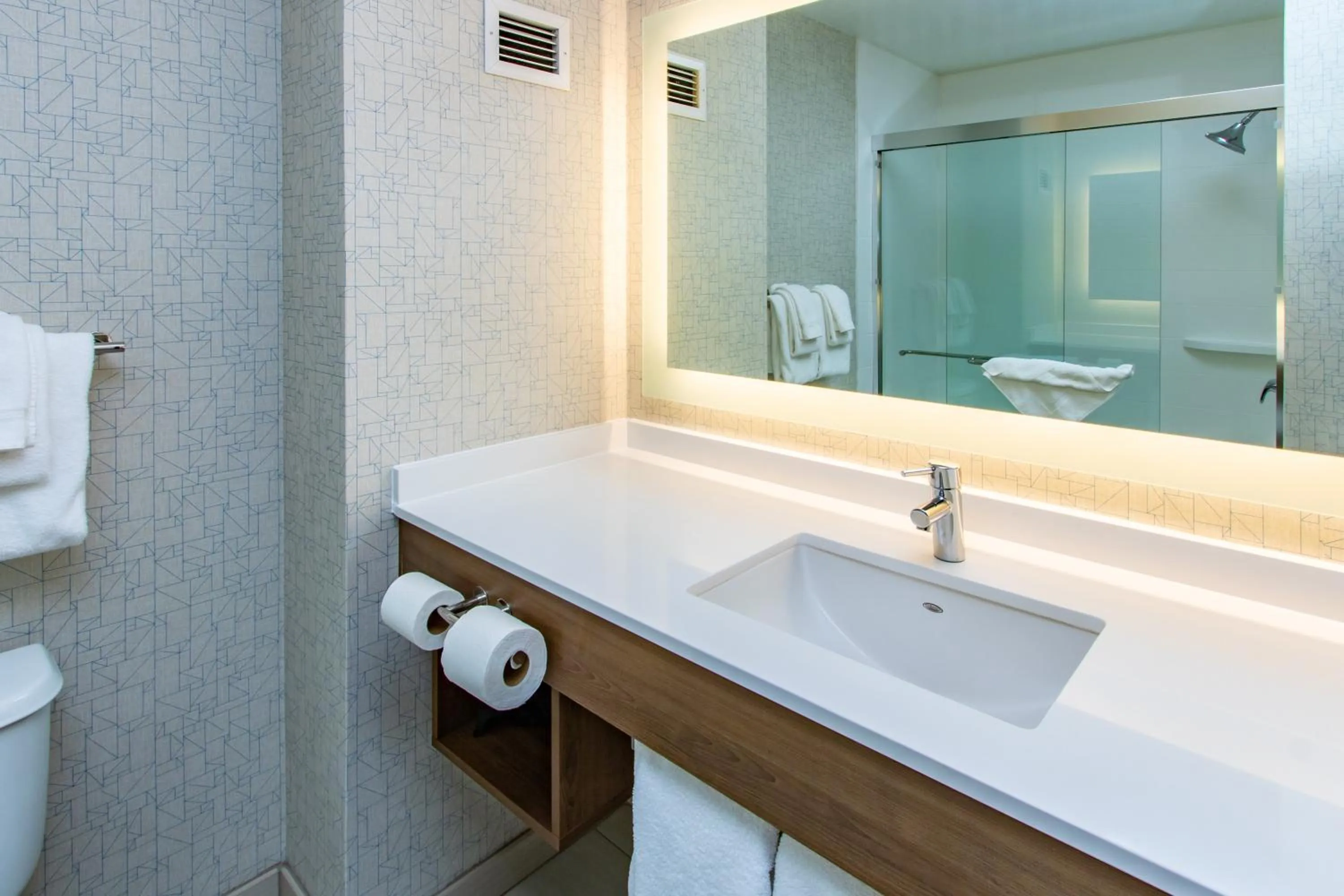 Photo of the whole room in Holiday Inn Express Hotel & Suites Roseville - Galleria Area by IHG