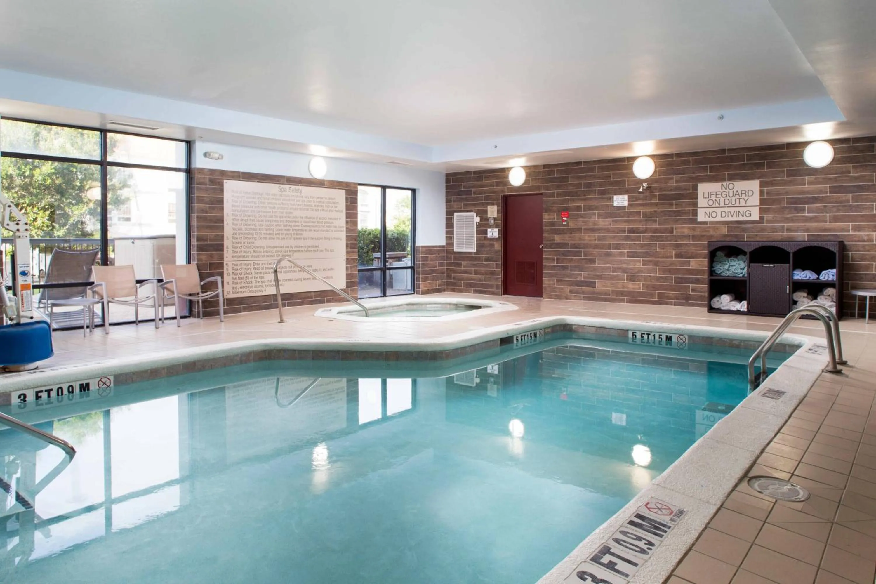 Swimming pool in SpringHill Suites Savannah Airport