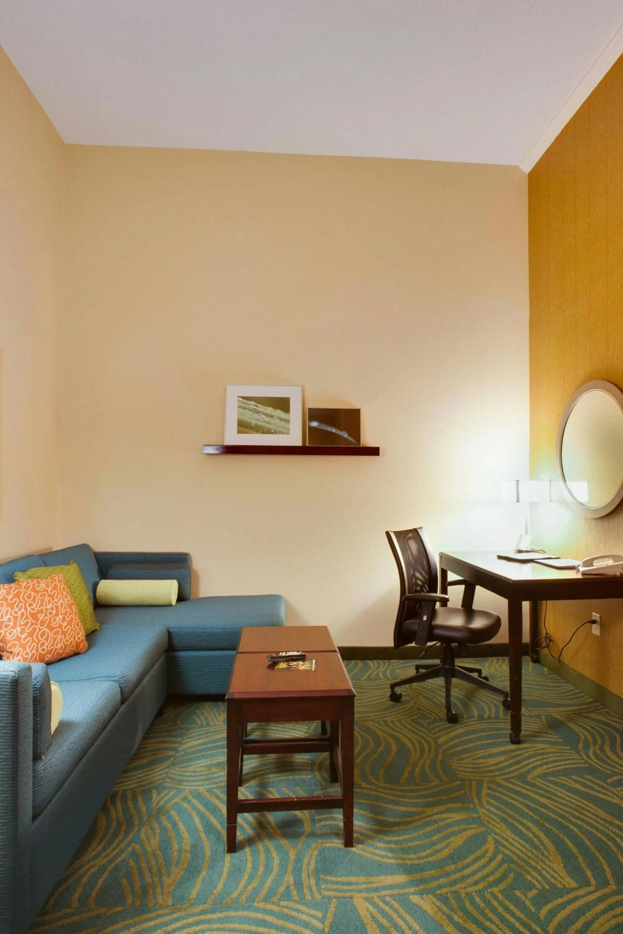 Living room in SpringHill Suites Savannah Airport
