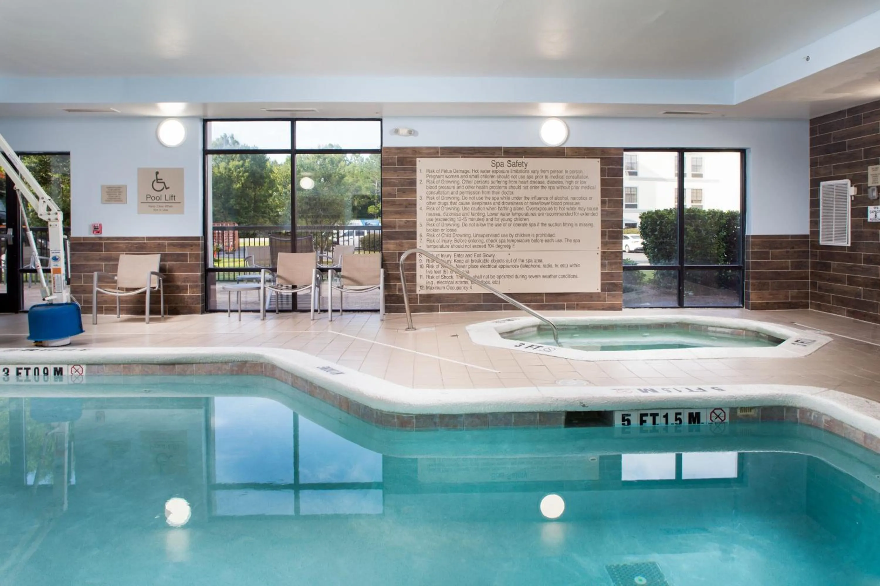 Swimming pool in SpringHill Suites Savannah Airport