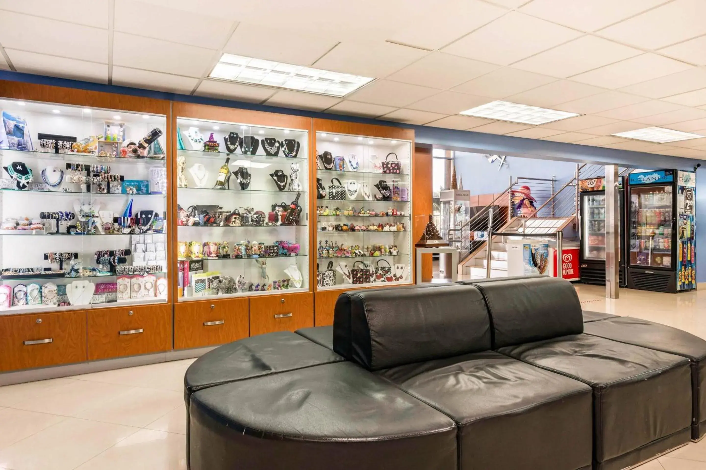 Lobby or reception in Rodeway Inn & Suites Fort Lauderdale Airport & Cruise Port Lobby or reception in Rodeway Inn & Suites Fort Lauderdale Airport & Cruise Port