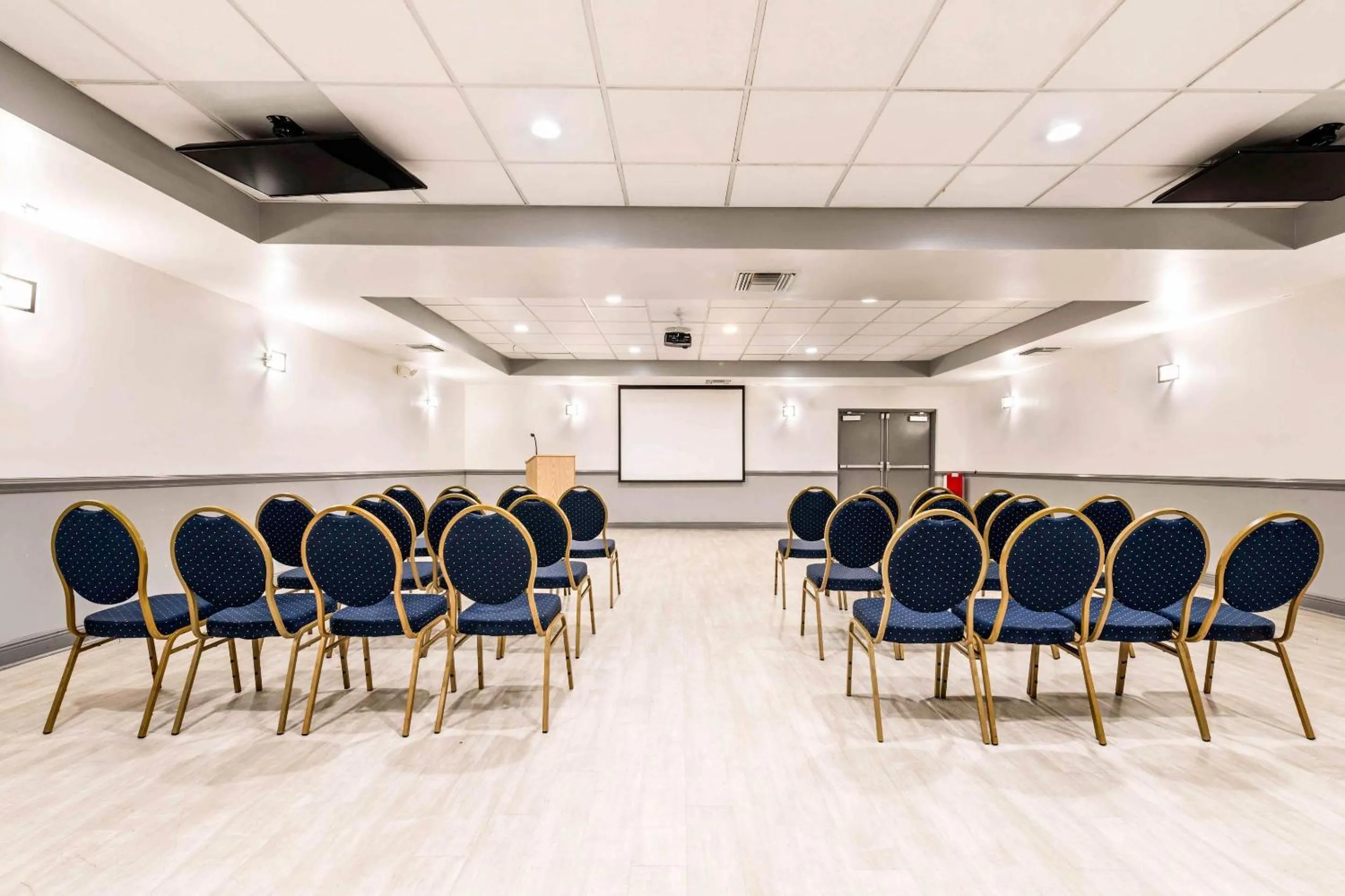 Meeting/conference room in Rodeway Inn & Suites Fort Lauderdale Airport & Cruise Port