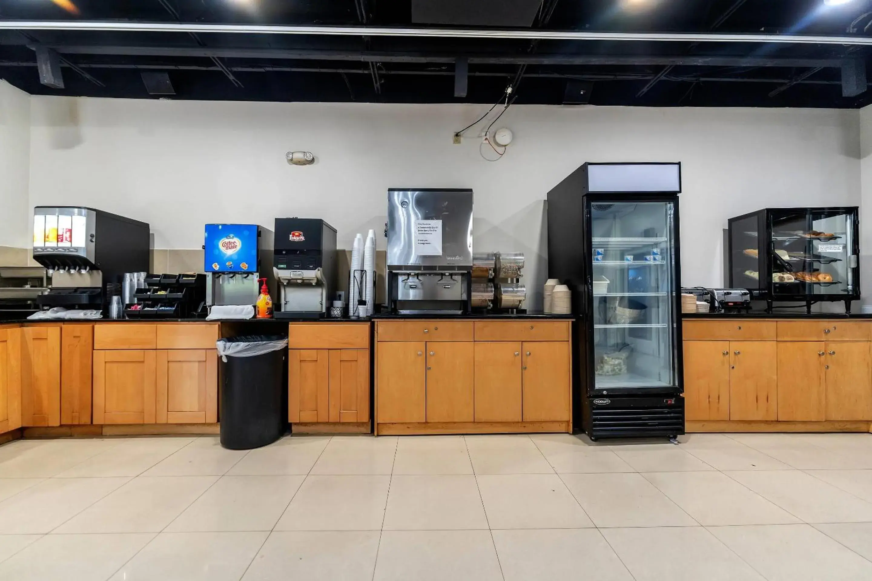 Breakfast in Rodeway Inn & Suites Fort Lauderdale Airport & Cruise Port Breakfast in Rodeway Inn & Suites Fort Lauderdale Airport & Cruise Port