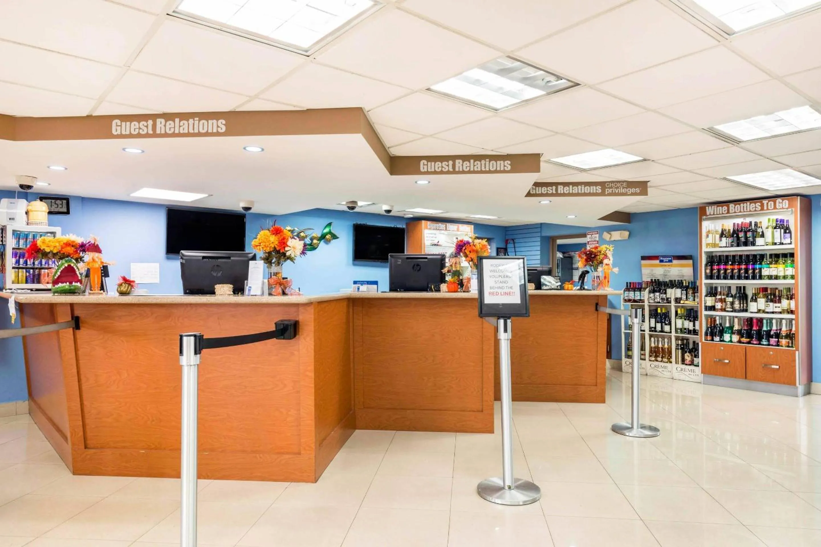 Lobby or reception in Rodeway Inn & Suites Fort Lauderdale Airport & Cruise Port