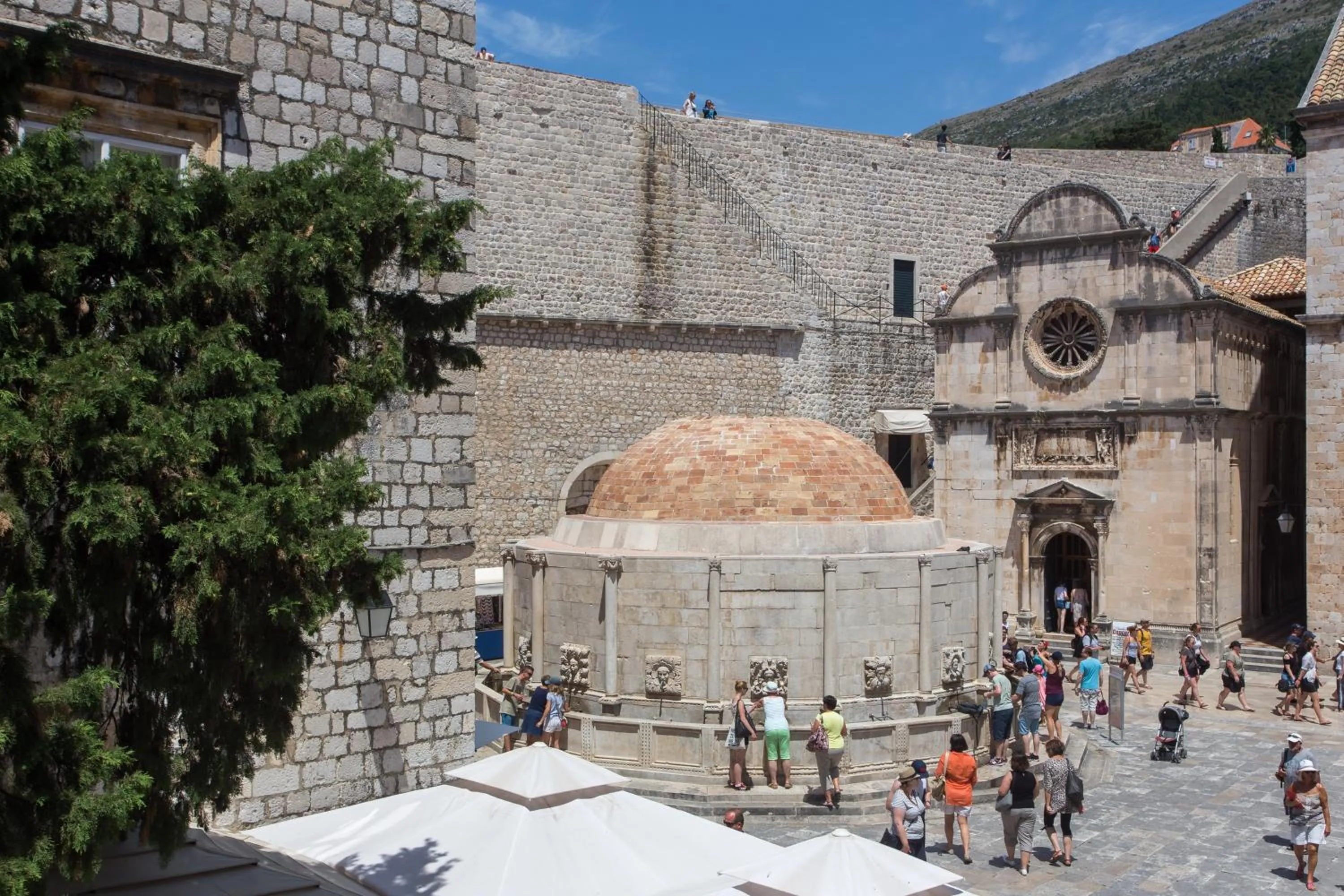 People in Klarisa Palace Rooms