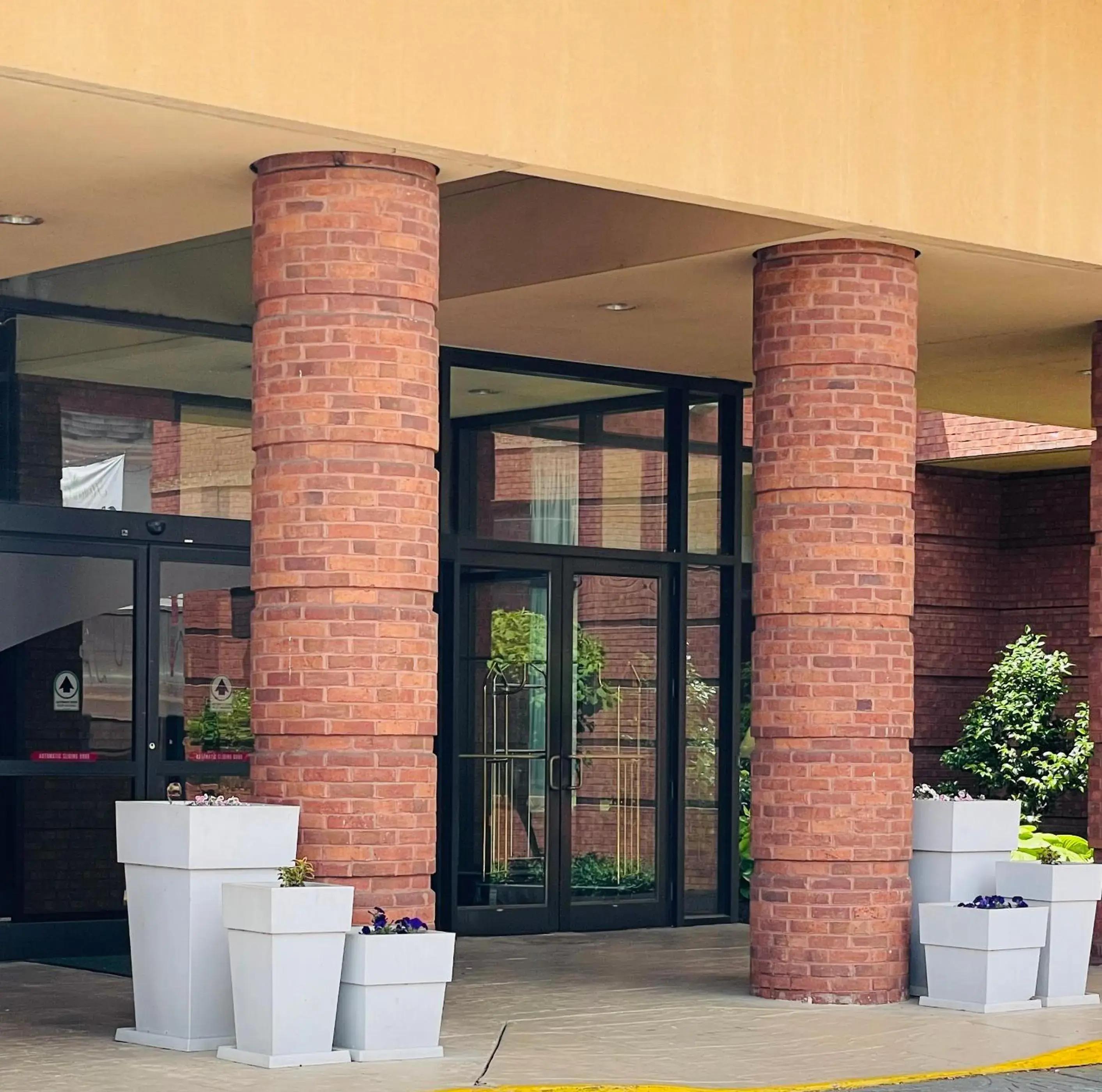 Facade/entrance in Lynchburg Grand Estate by IHG Facade/entrance in Lynchburg Grand Estate by IHG