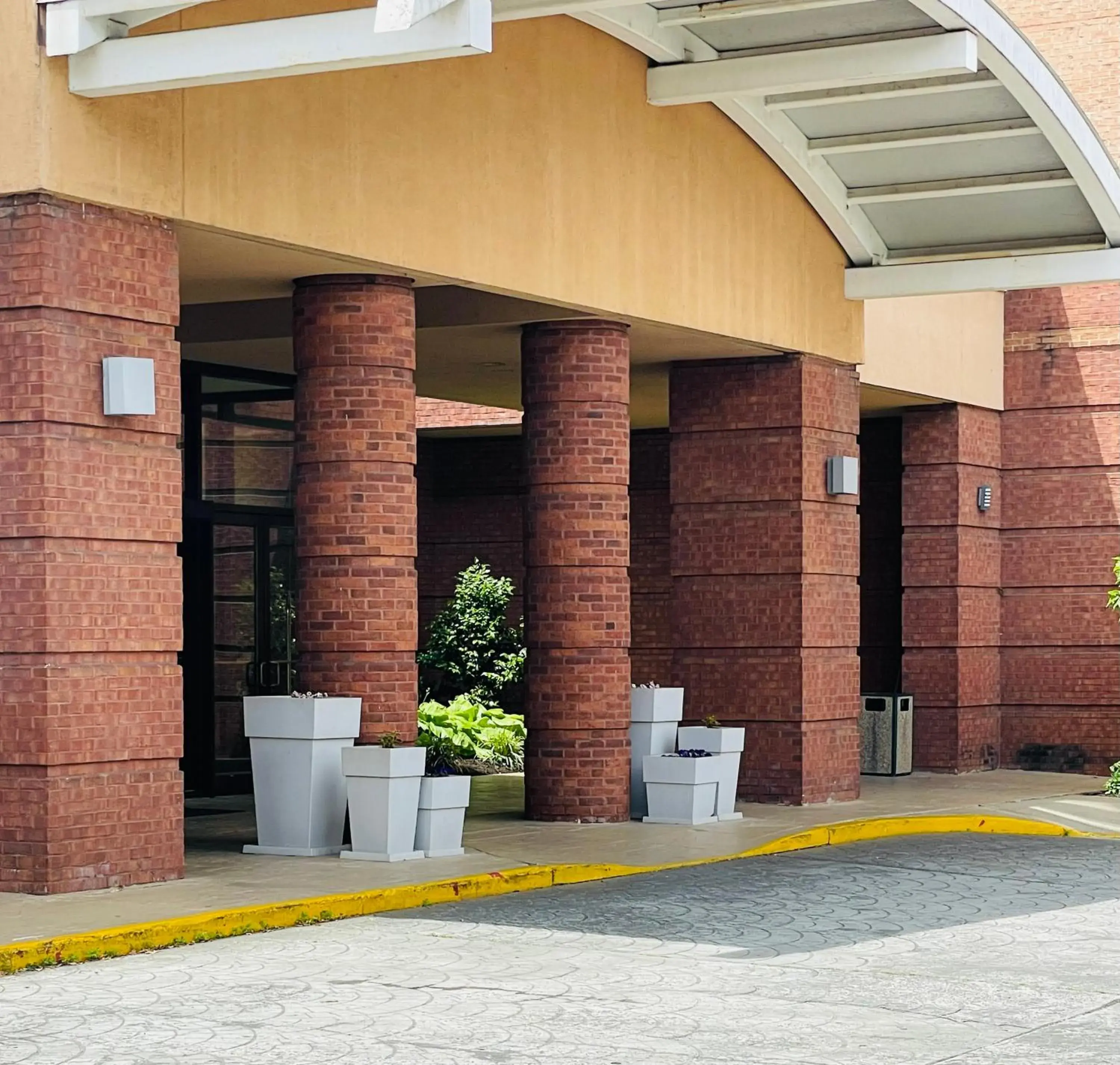 Facade/entrance in Lynchburg Grand Estate by IHG Facade/entrance in Lynchburg Grand Estate by IHG