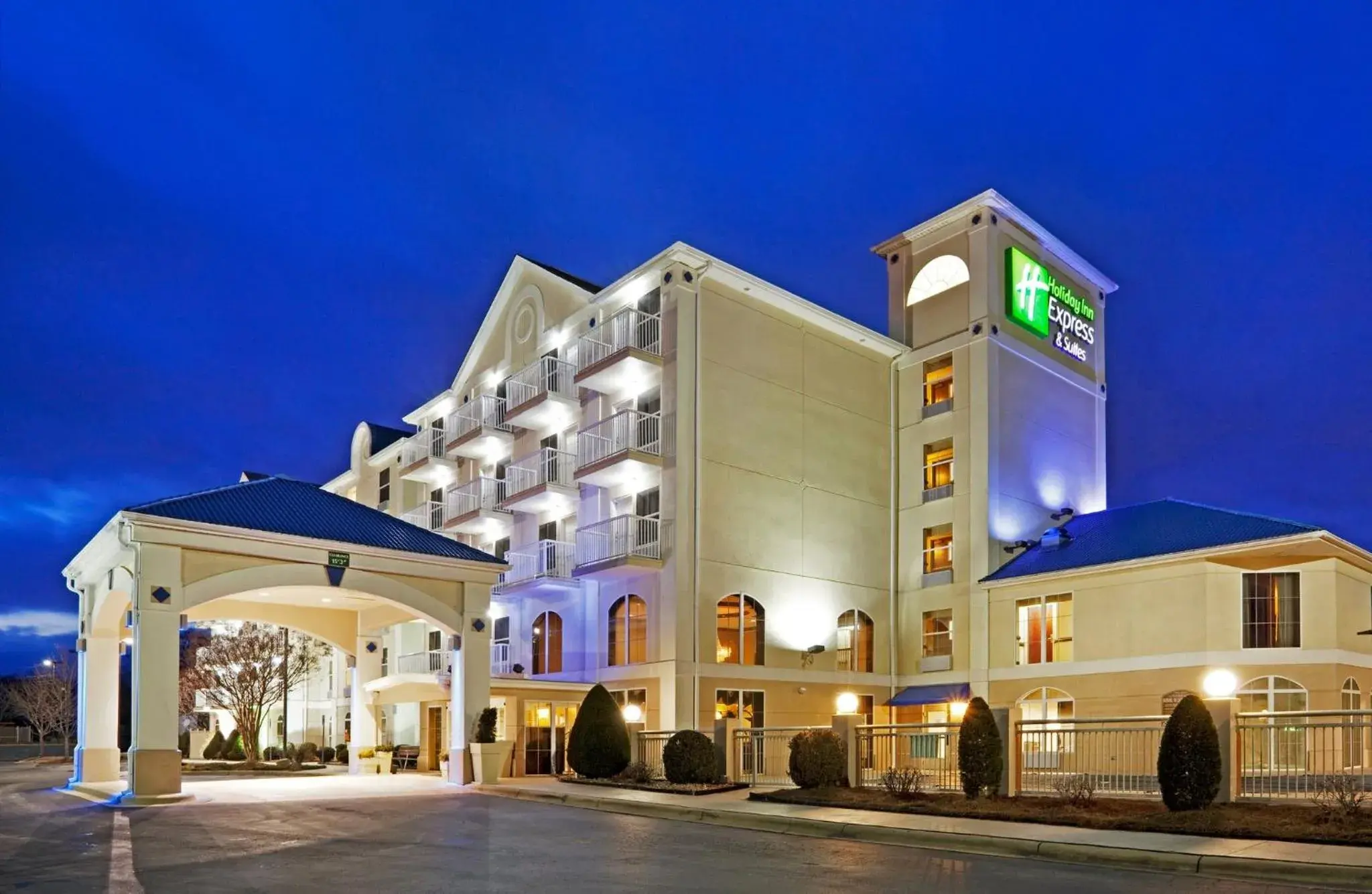 Property building in Holiday Inn Express & Suites Asheville SW - Outlet Ctr Area by IHG Property building in Holiday Inn Express & Suites Asheville SW - Outlet Ctr Area by IHG