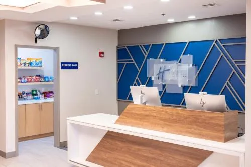 Holiday Inn Express Hotel & Suites Wichita Airport by IHG