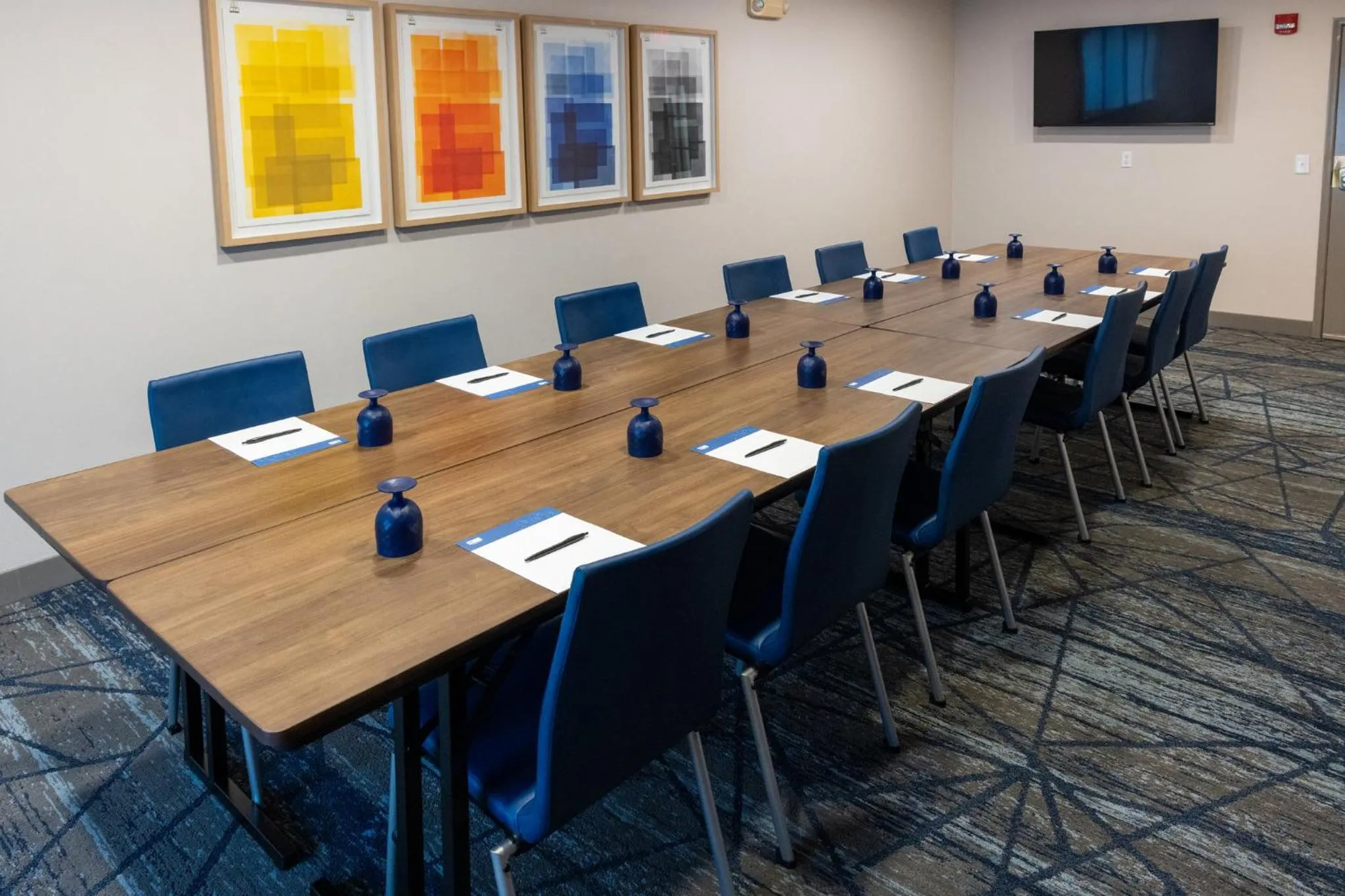 Meeting/conference room in Holiday Inn Express Hotel & Suites Wichita Airport by IHG