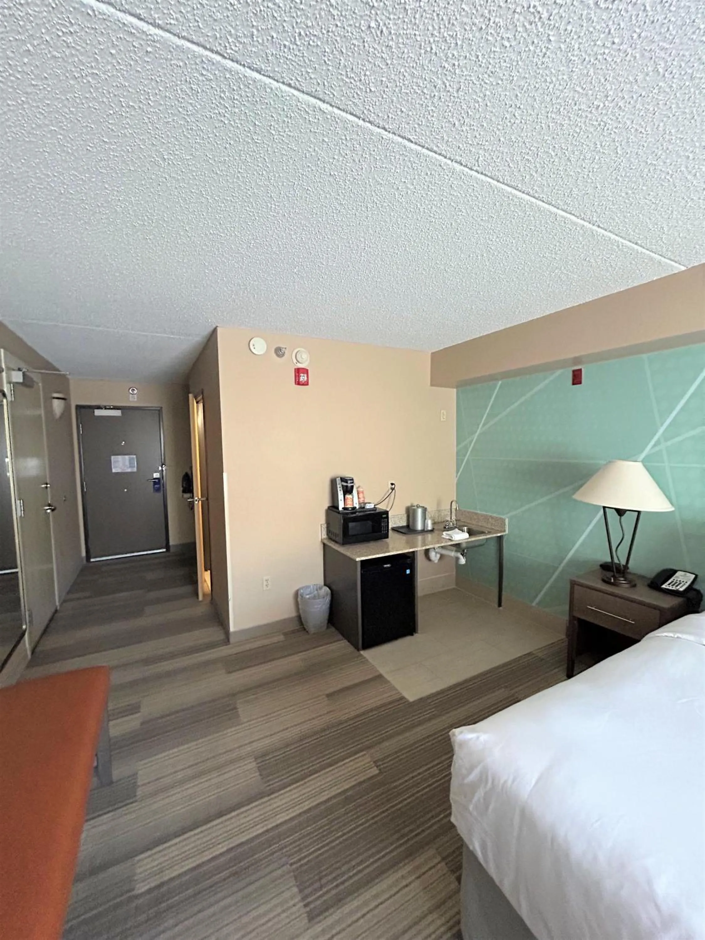 Kitchen or kitchenette, Bed in Comfort Inn & Suites Boulder