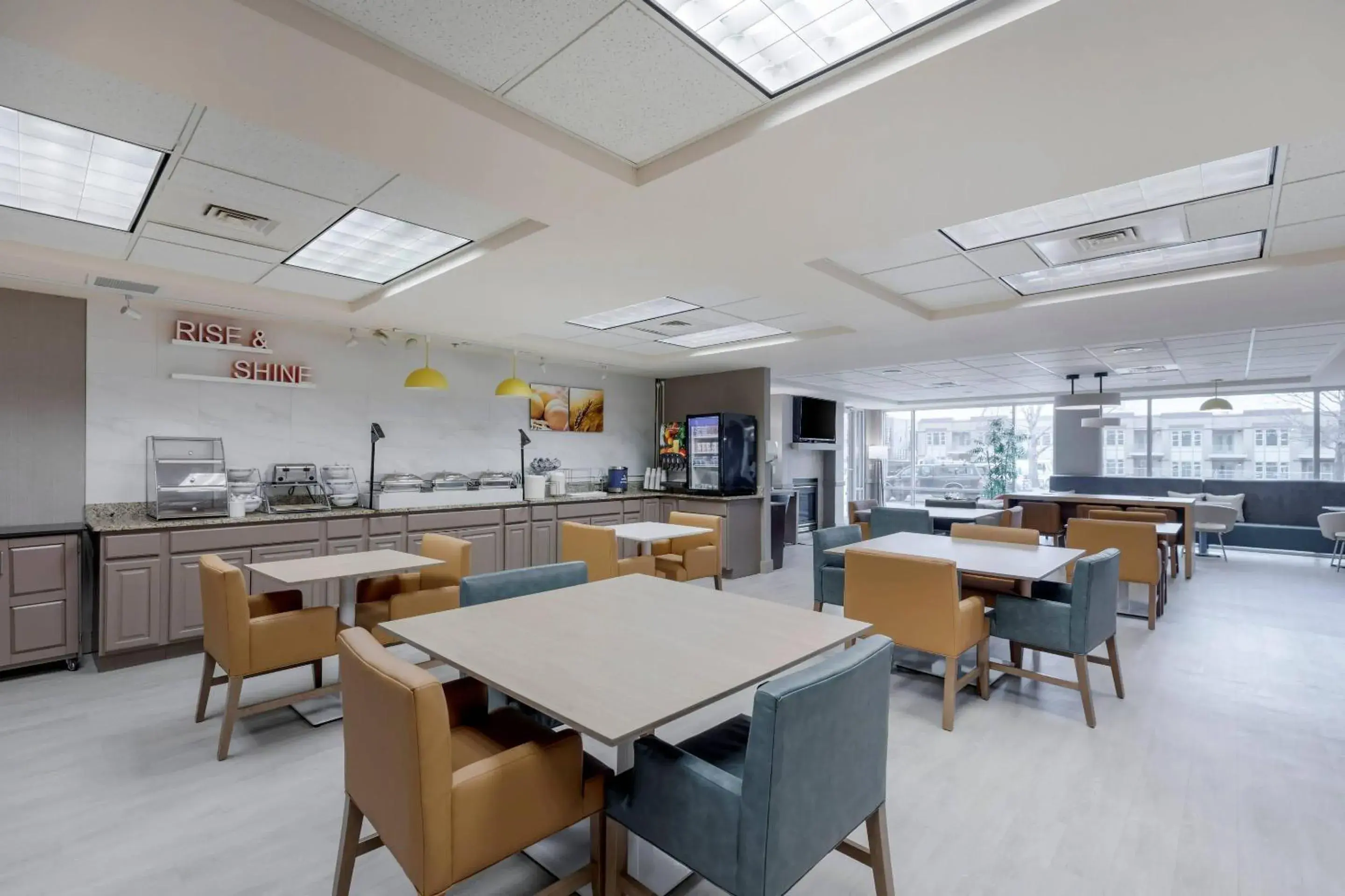 Breakfast in Comfort Inn & Suites Boulder Breakfast in Comfort Inn & Suites Boulder