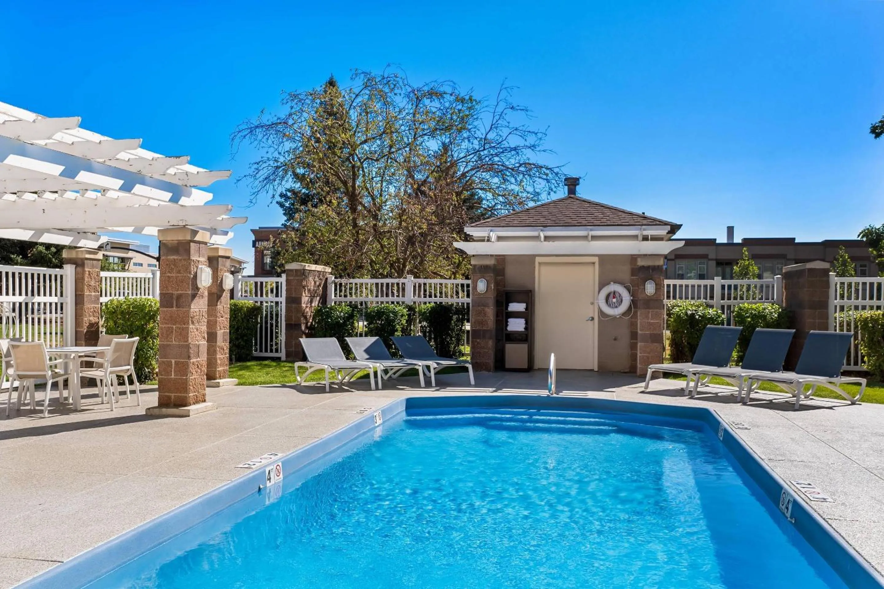 Swimming pool in Comfort Inn & Suites Boulder