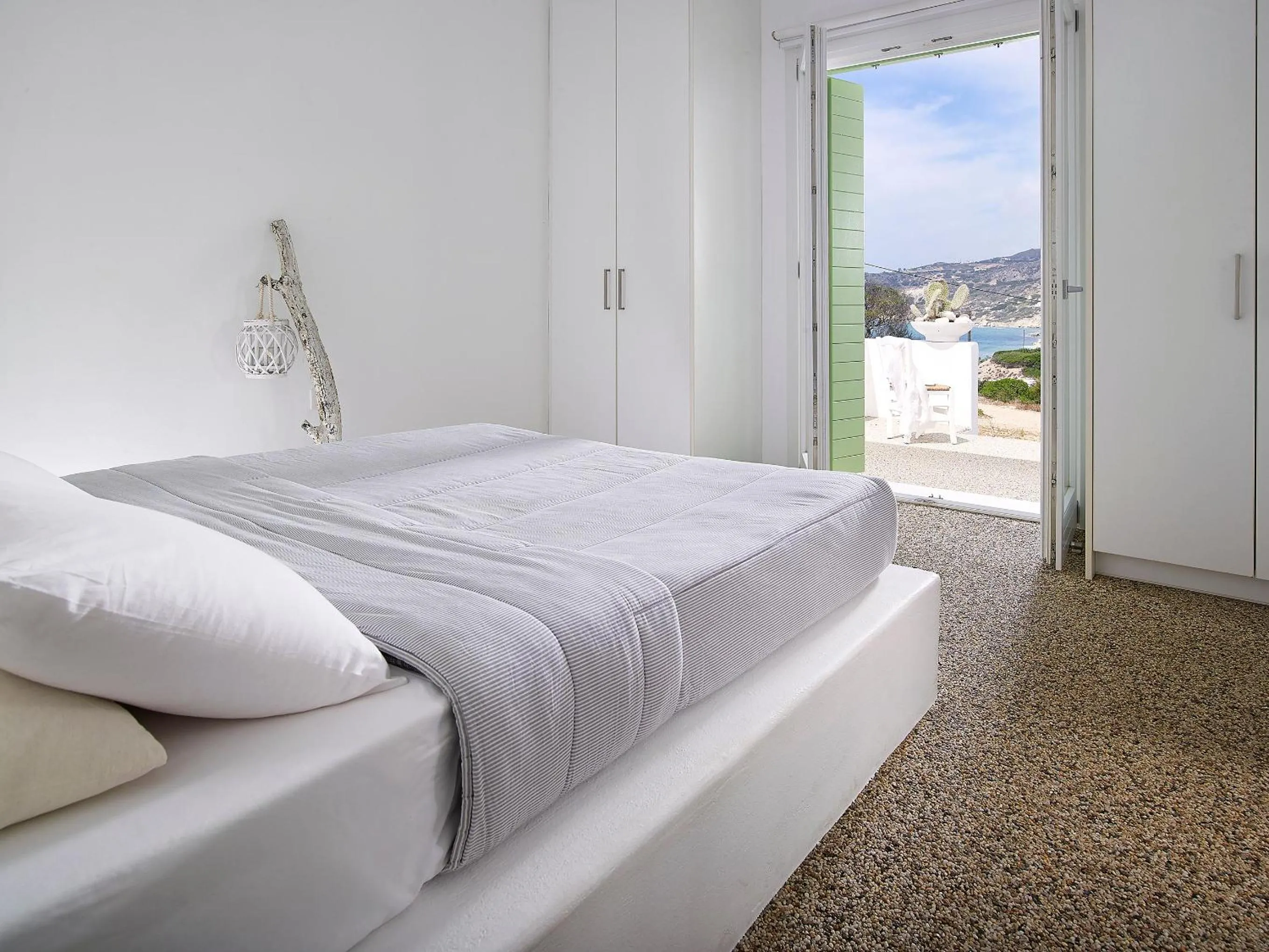 Day, Bed in Ninos Houses