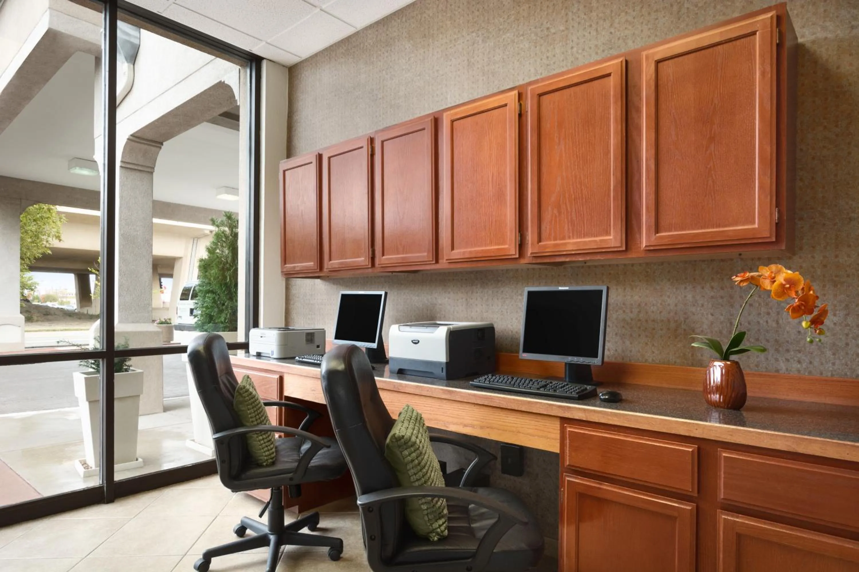 Business facilities in Wyndham Garden Wichita Downtown