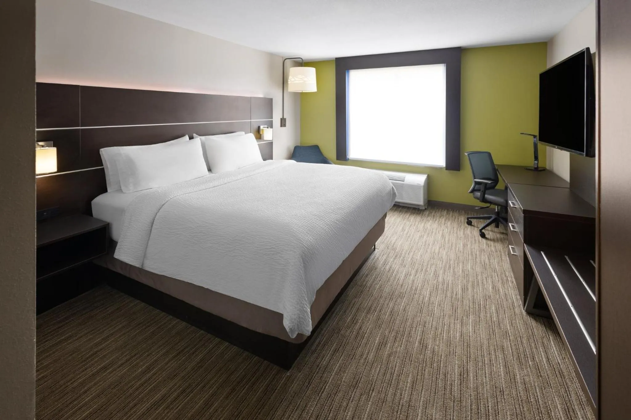 Photo of the whole room, Bed in Holiday Inn Express Hotel & Suites Hamburg by IHG