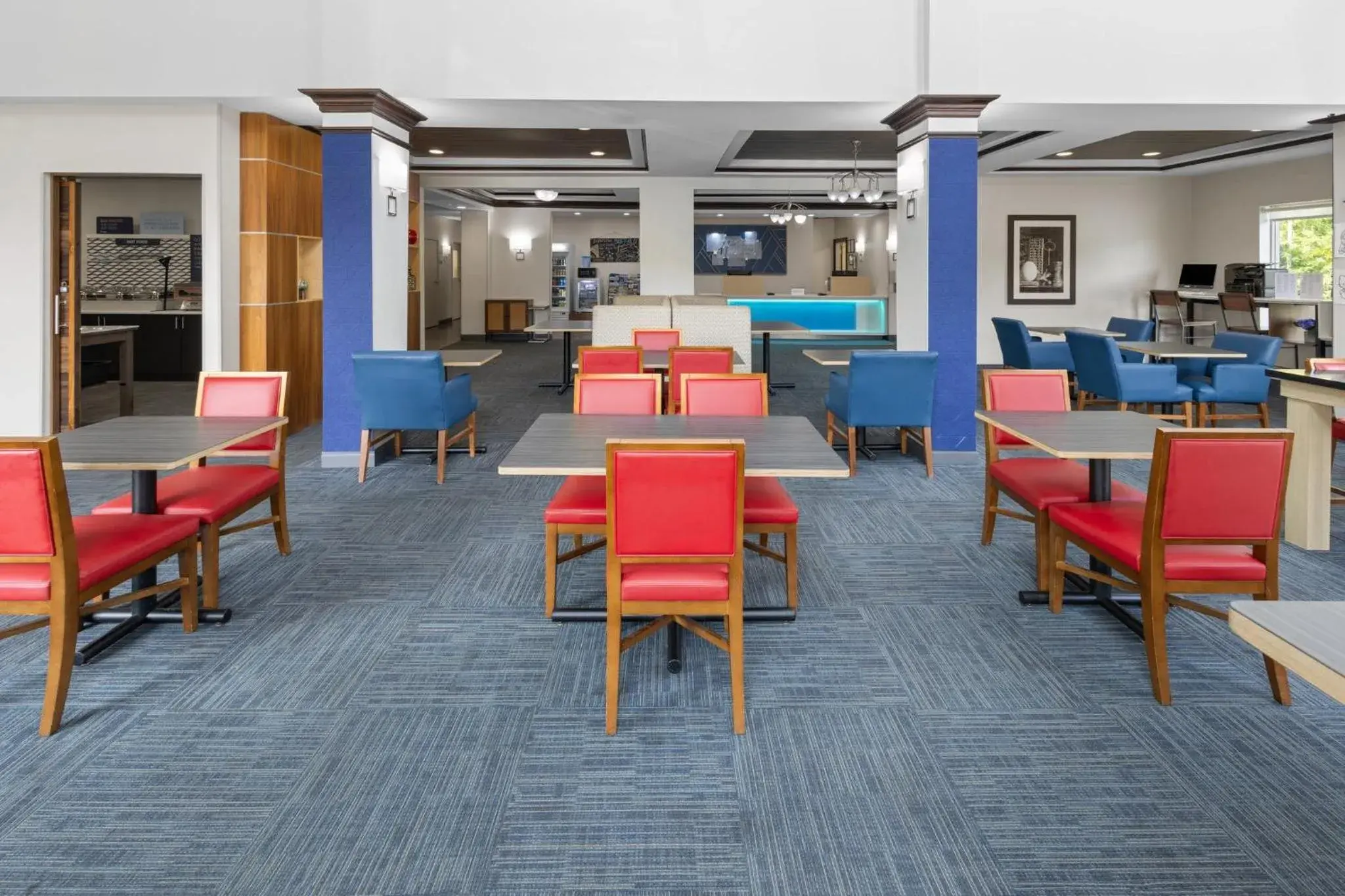 Breakfast in Holiday Inn Express Hotel & Suites Hamburg by IHG Breakfast in Holiday Inn Express Hotel & Suites Hamburg by IHG