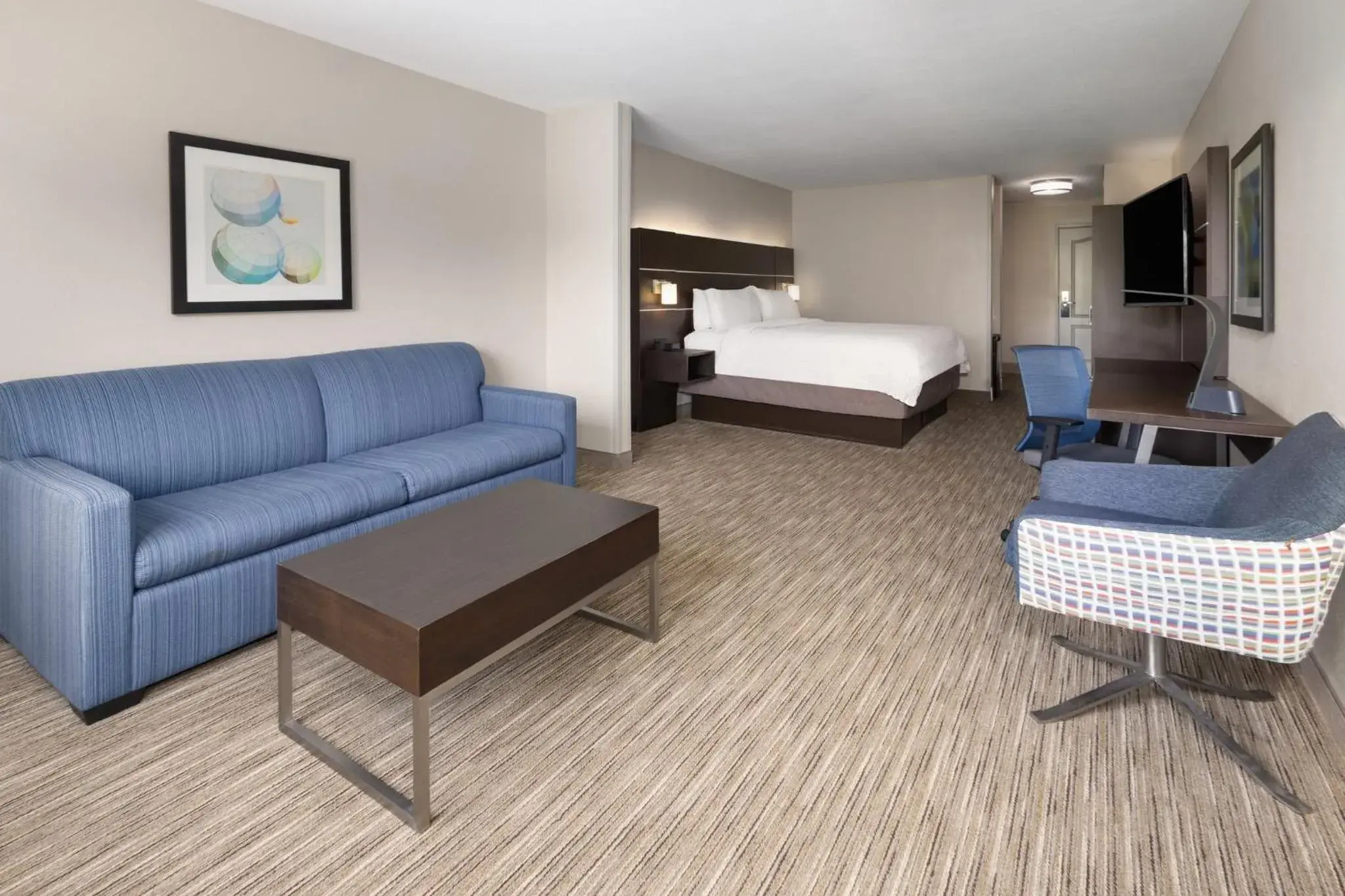 Photo of the whole room, Bed in Holiday Inn Express Hotel & Suites Hamburg by IHG Photo of the whole room, Bed in Holiday Inn Express Hotel & Suites Hamburg by IHG