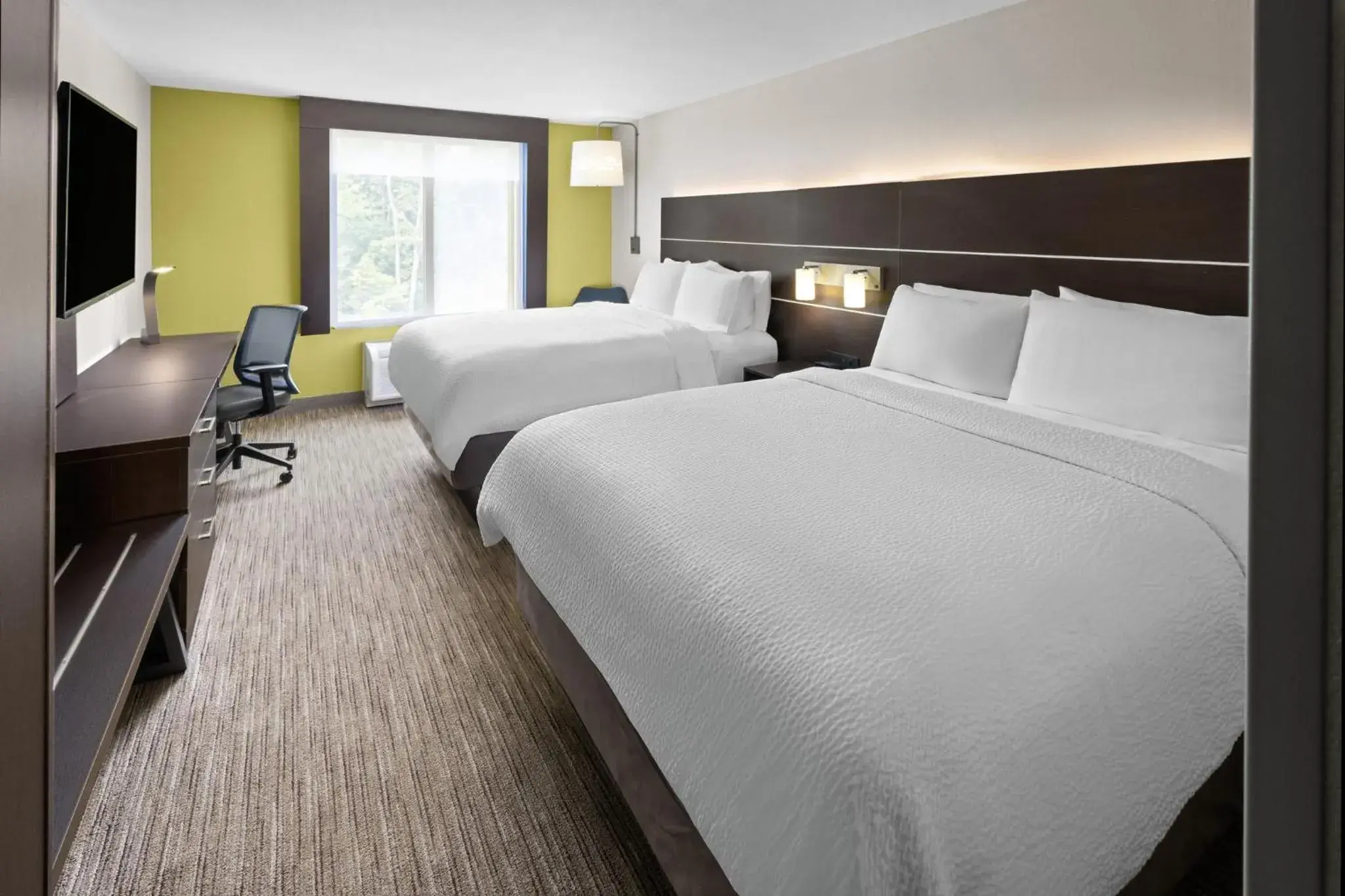 Photo of the whole room, Bed in Holiday Inn Express Hotel & Suites Hamburg by IHG Photo of the whole room, Bed in Holiday Inn Express Hotel & Suites Hamburg by IHG